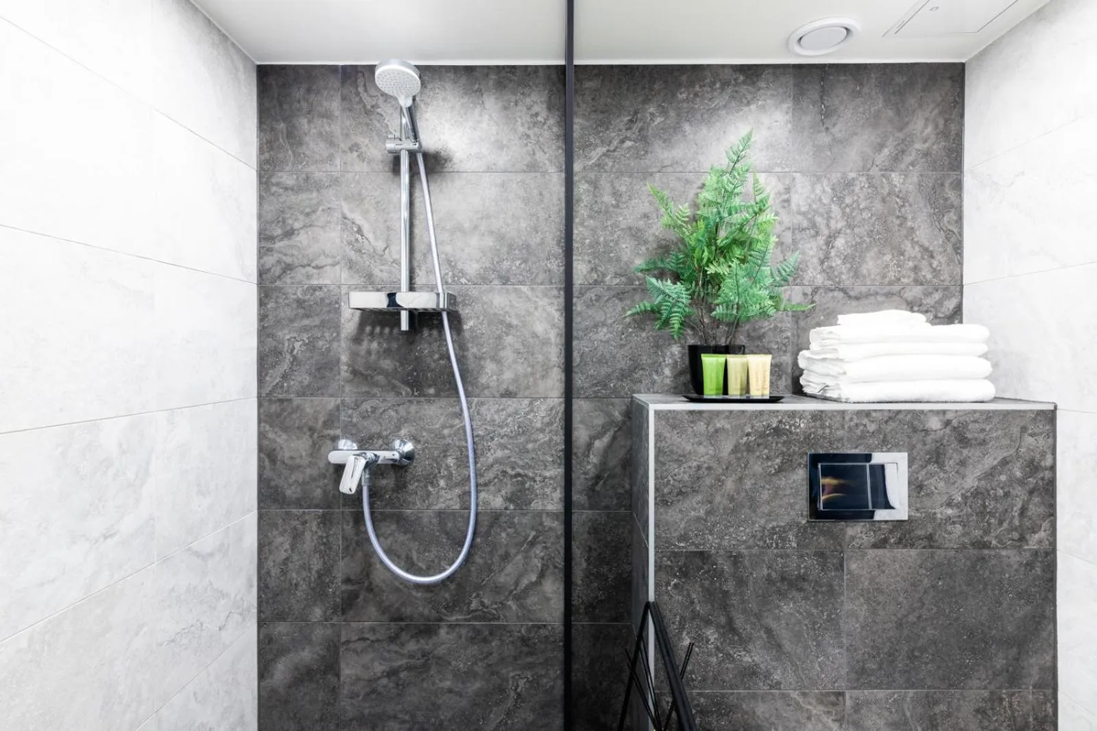 Shower in Bob W Tartu Old Town