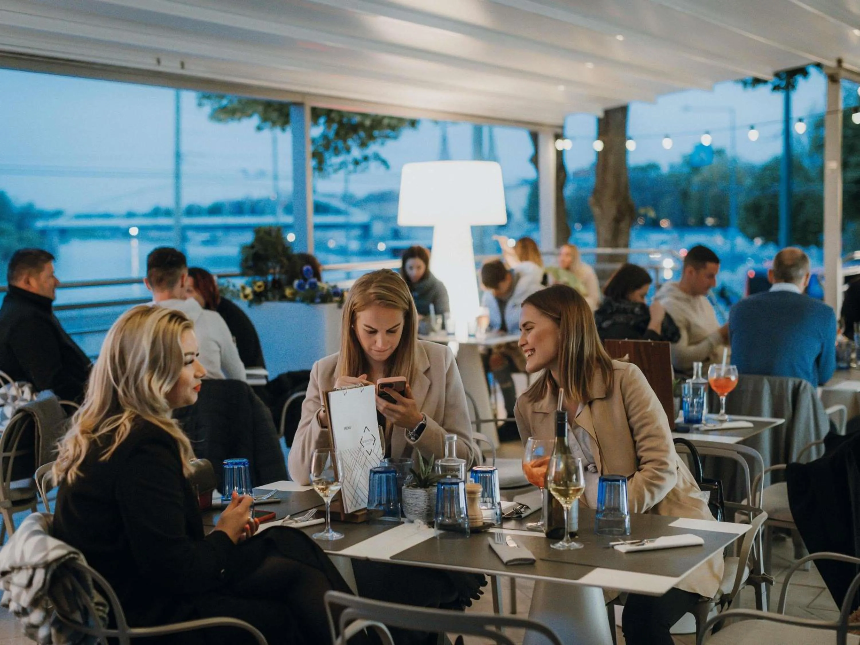 Lounge or bar in Novotel Szeged