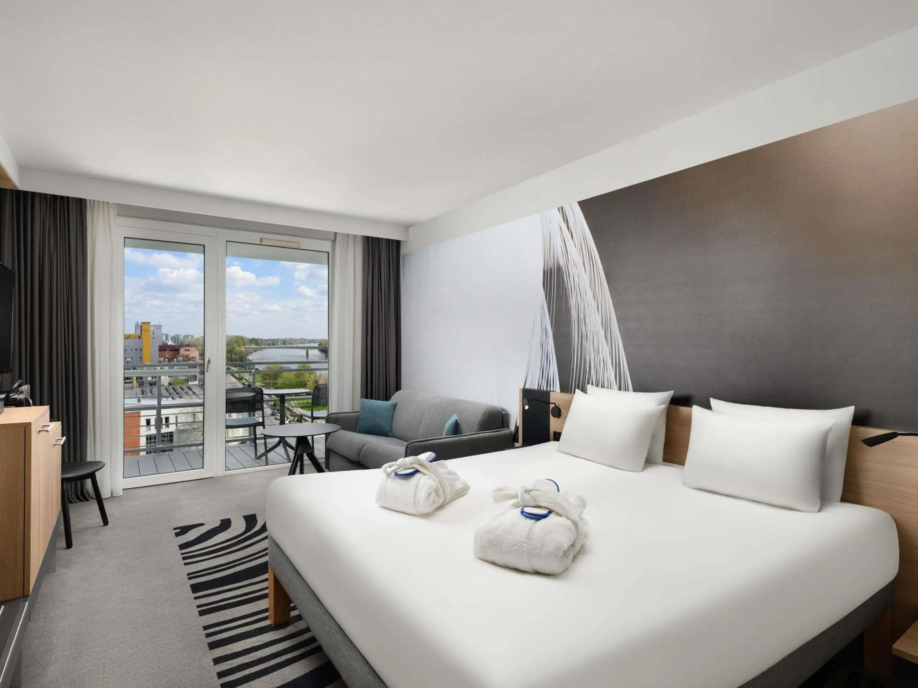 Seating area, Bed in Novotel Szeged