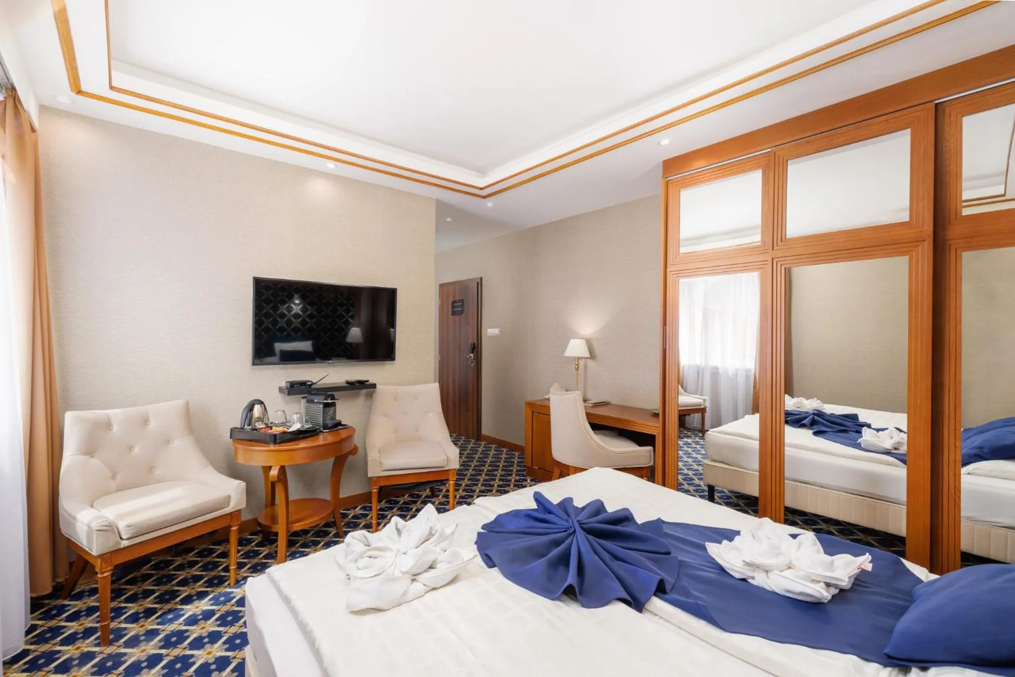 TV and multimedia, Bed in Hotel Central