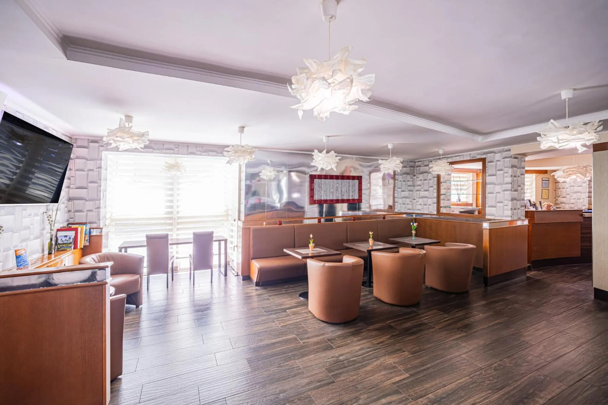 Restaurant/places to eat in Hotel Central