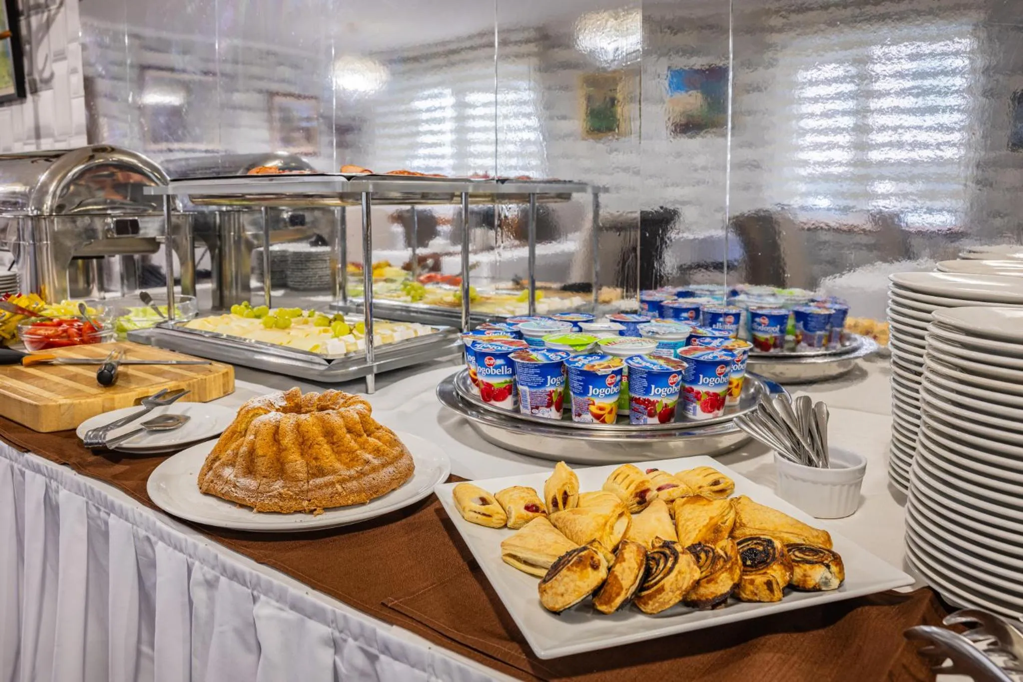 Restaurant/places to eat in Hotel Central