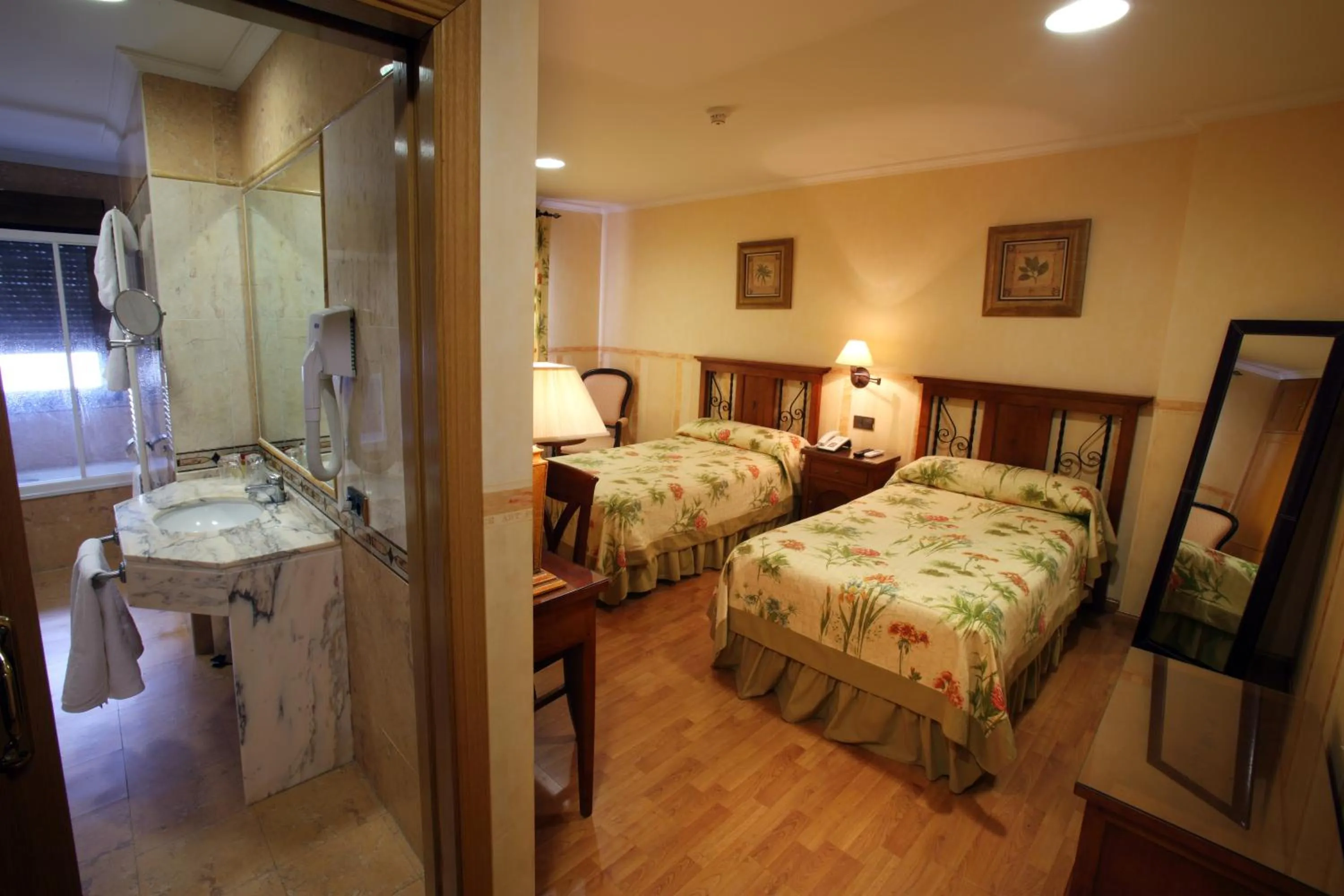 Photo of the whole room, Bed in Hotel El Pentágono