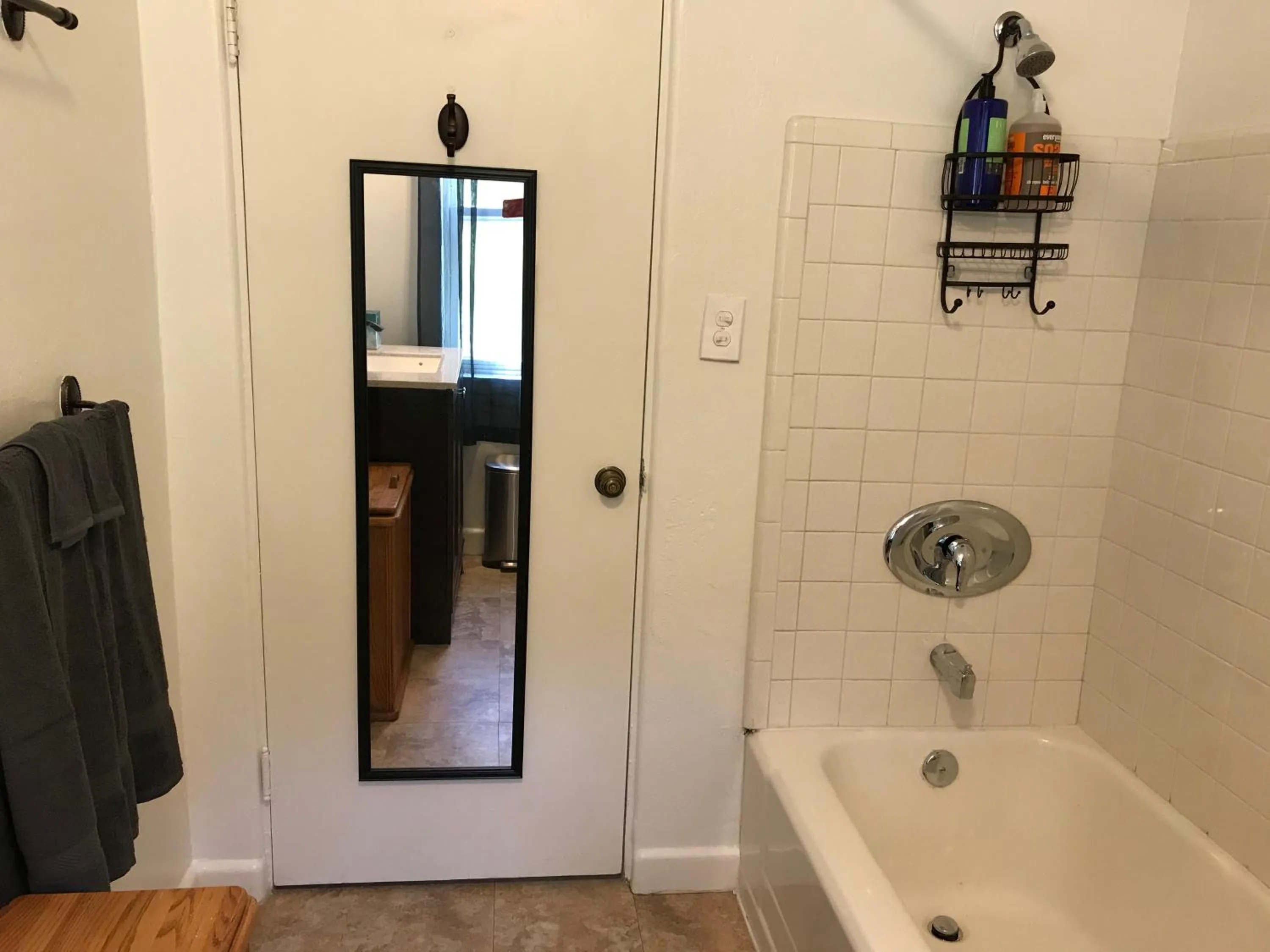 Bathroom in Secluded, Charming and Unique! Spacious Apartment EXCELLENT Central Location