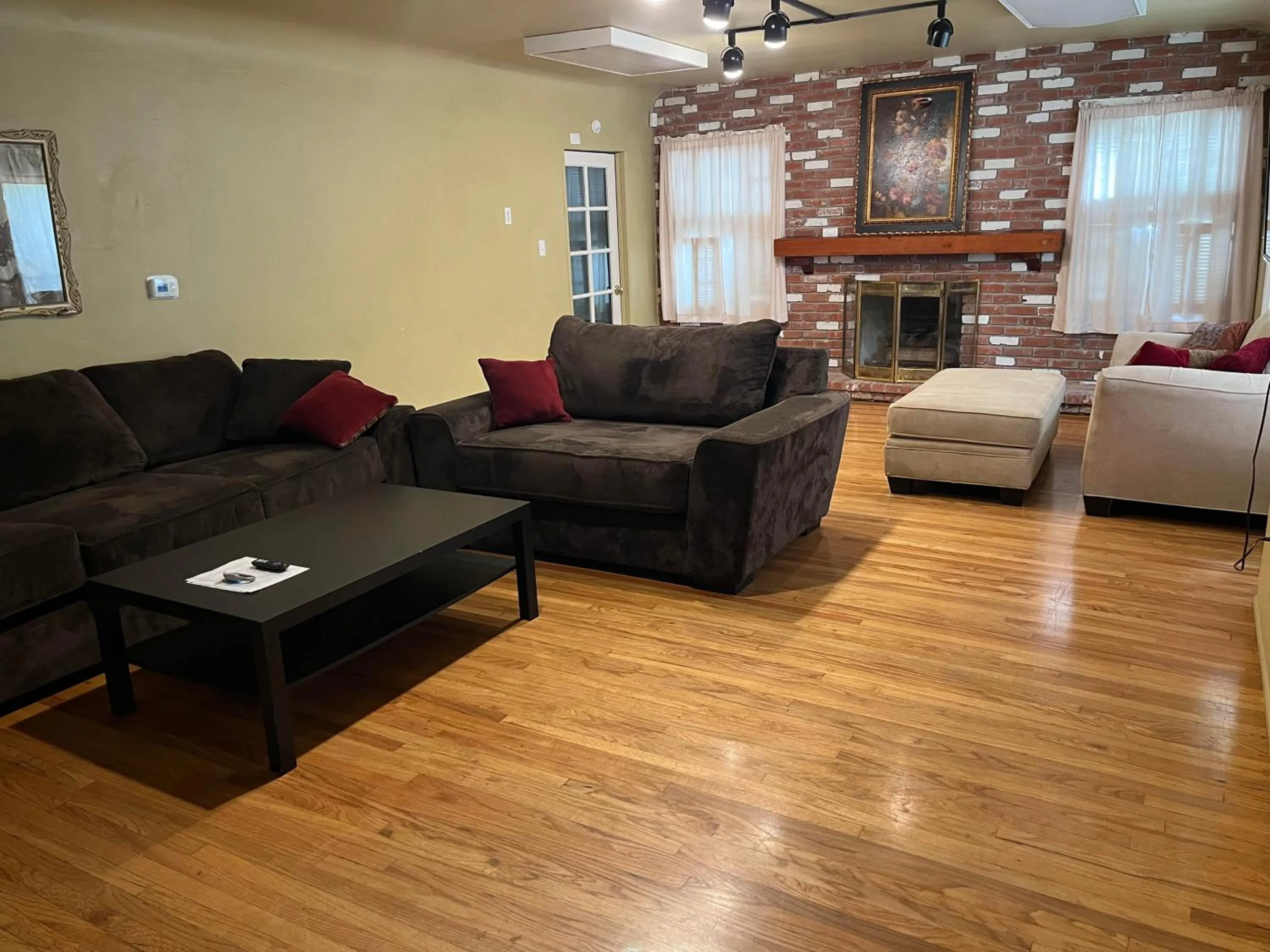 Living room in Secluded, Charming and Unique! Spacious Apartment EXCELLENT Central Location