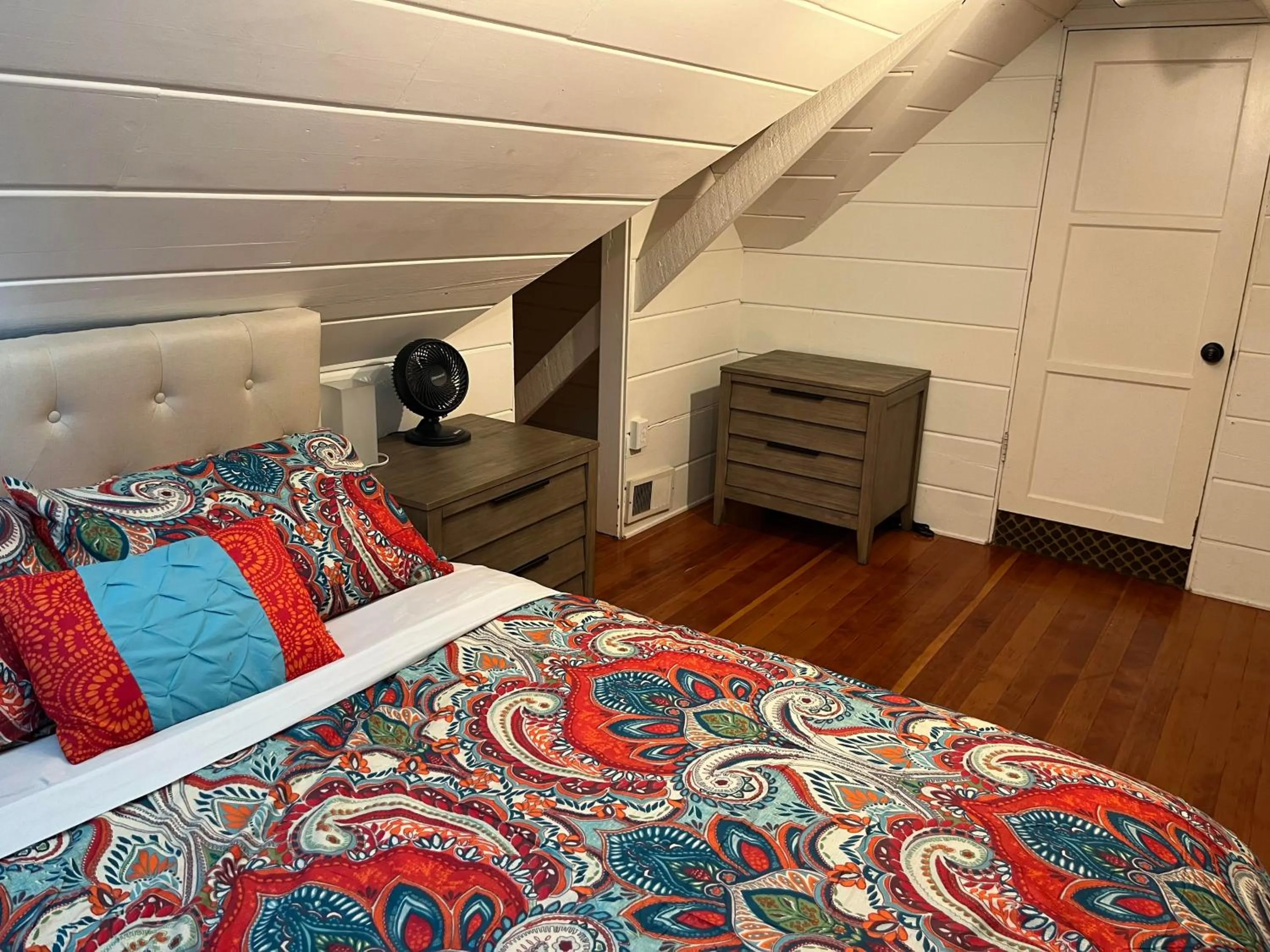 Bedroom, Bed in Secluded, Charming and Unique! Spacious Apartment EXCELLENT Central Location