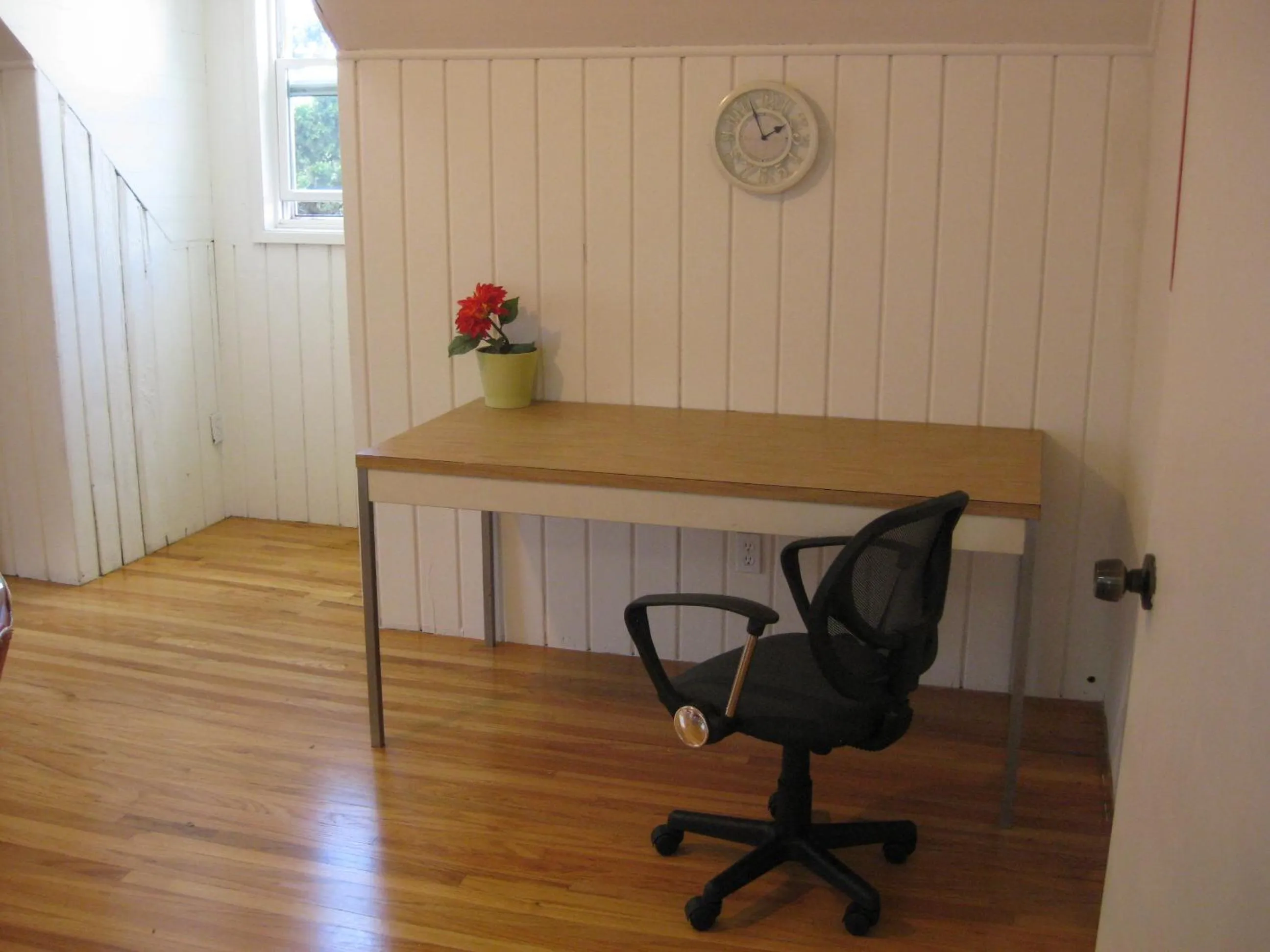 Seating area in Secluded, Charming and Unique! Spacious Apartment EXCELLENT Central Location