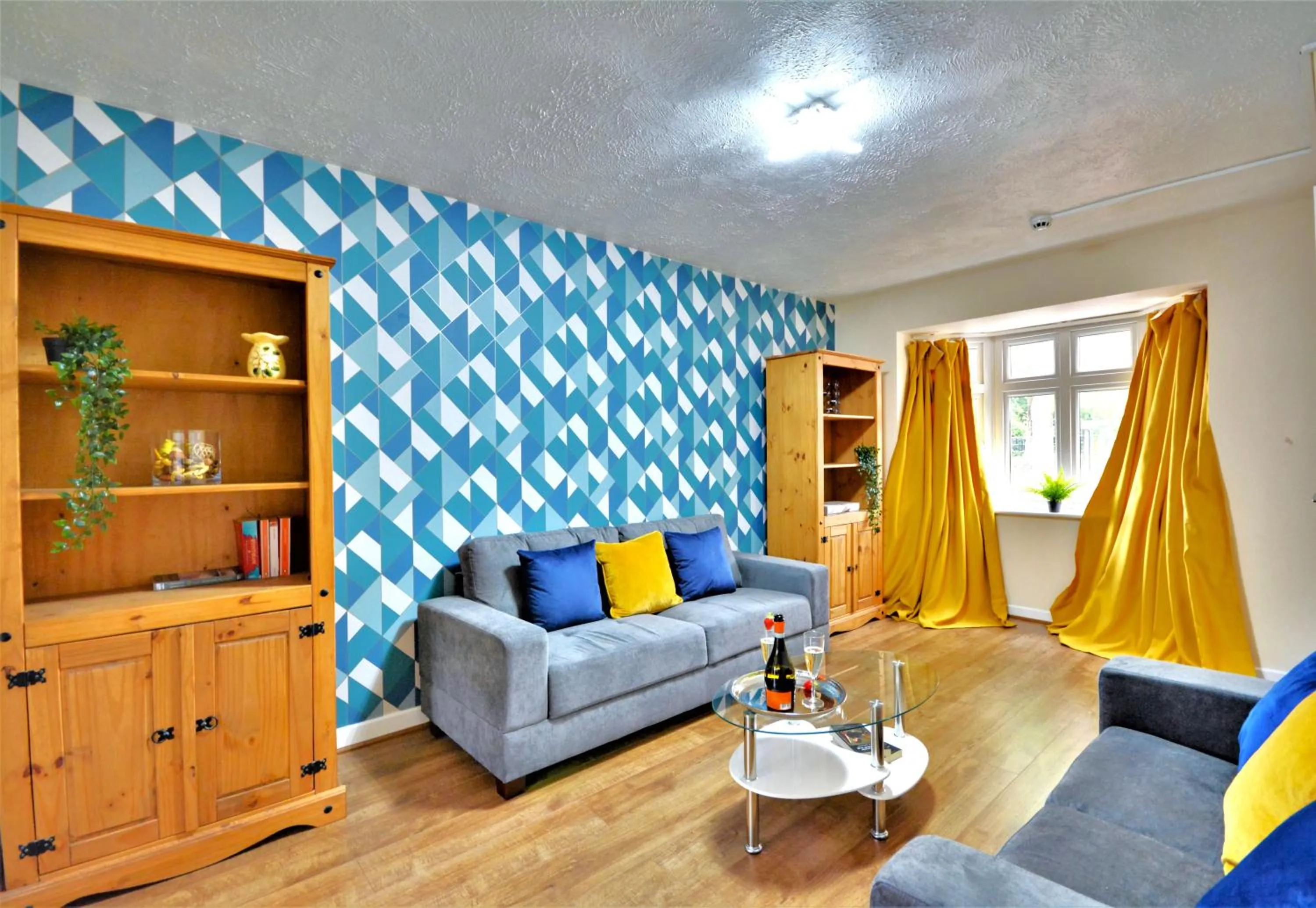 Manchester Townhouse by BEVOLVE - 4 bedrooms - Free Parking