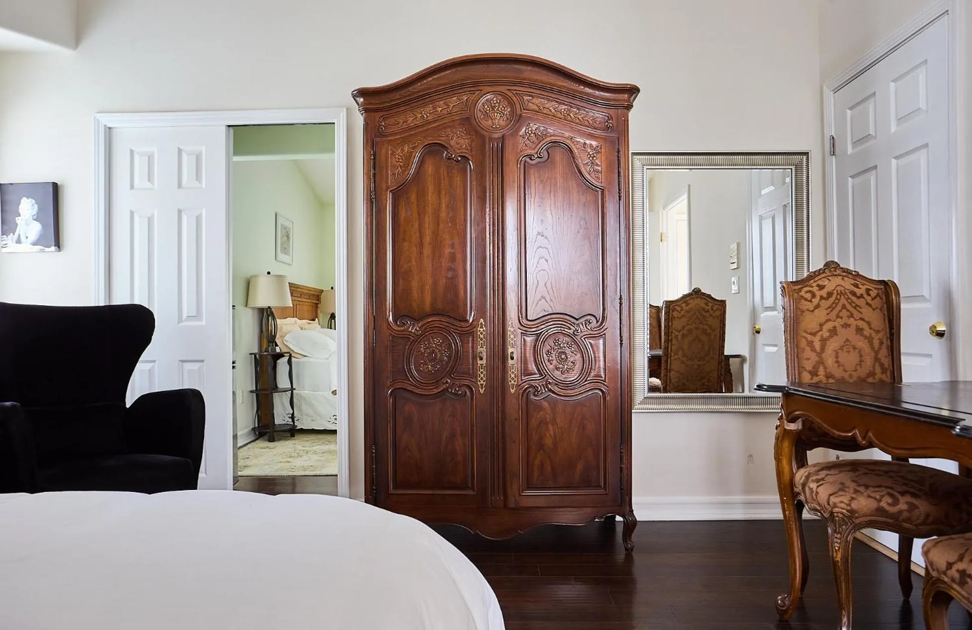 Bed in Hollywood Hills Homestay