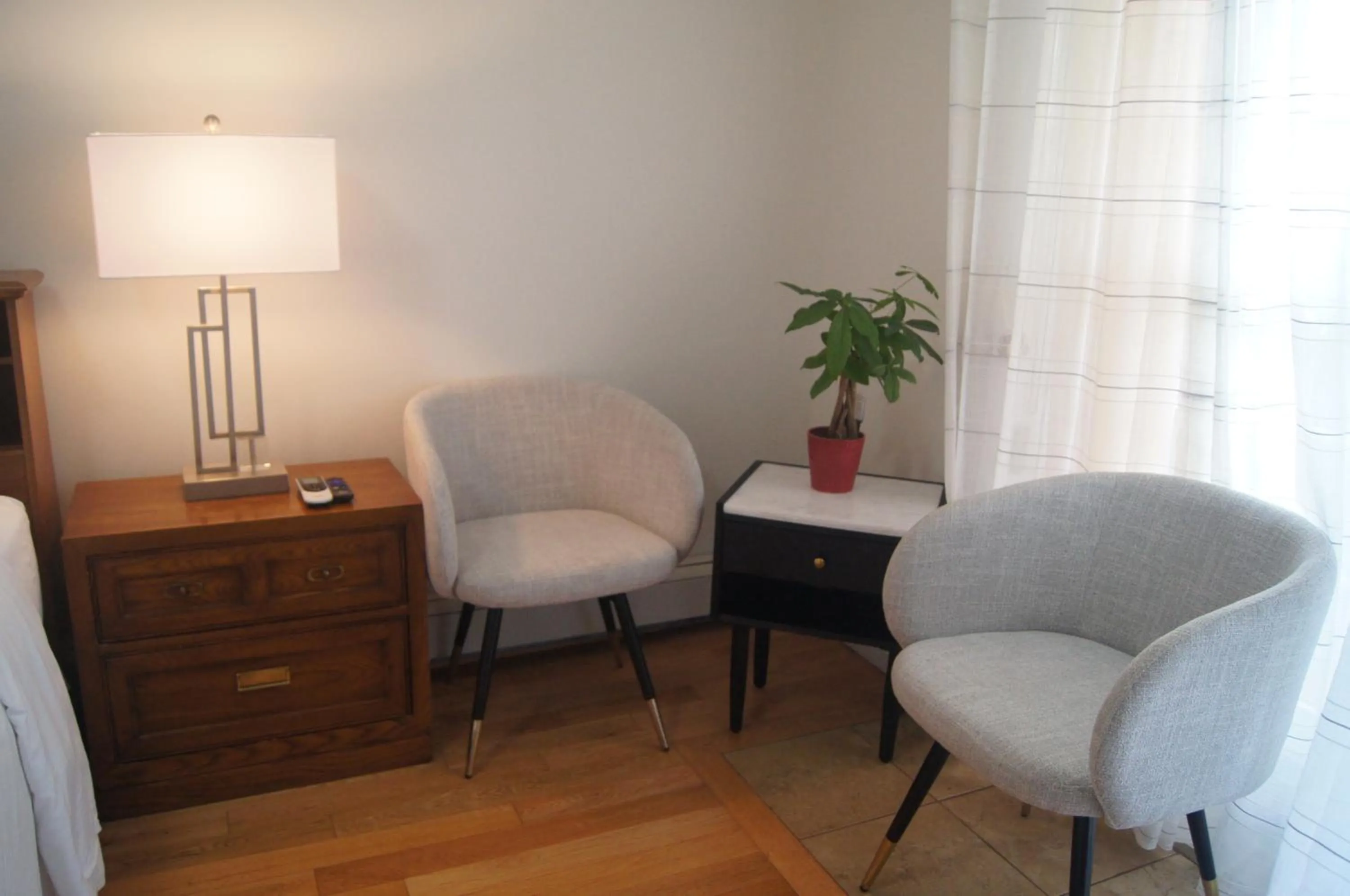 Lee's Ocean Peek B & B