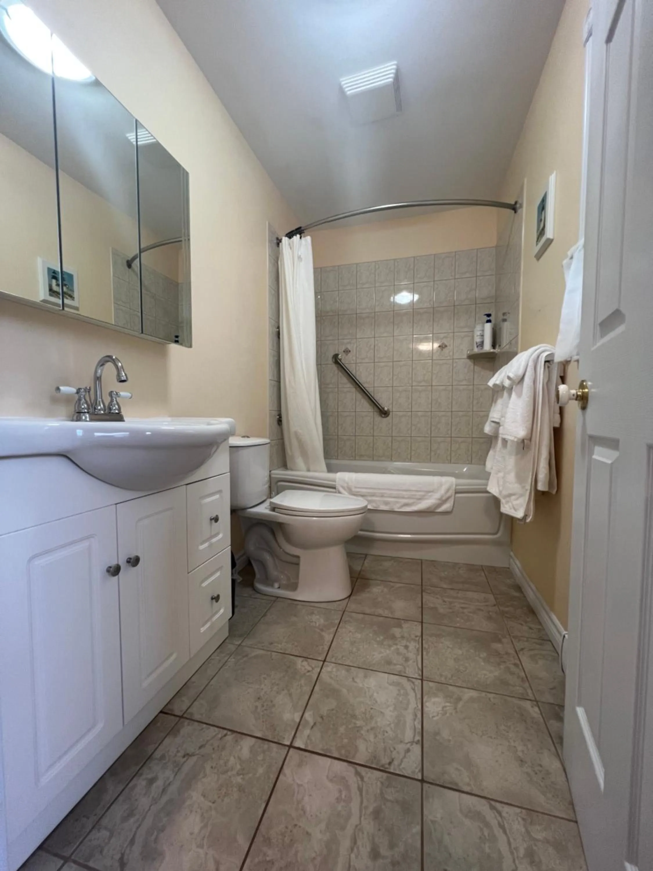 Lee's Ocean Peek B & B