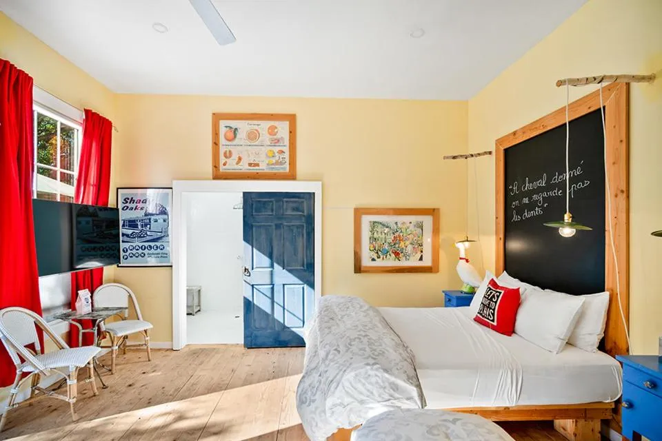 metro hotel and Cafe