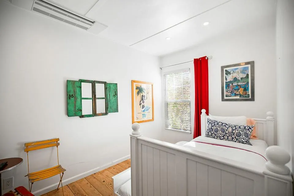 metro hotel and Cafe