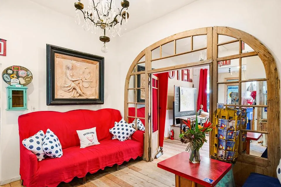 metro hotel and Cafe