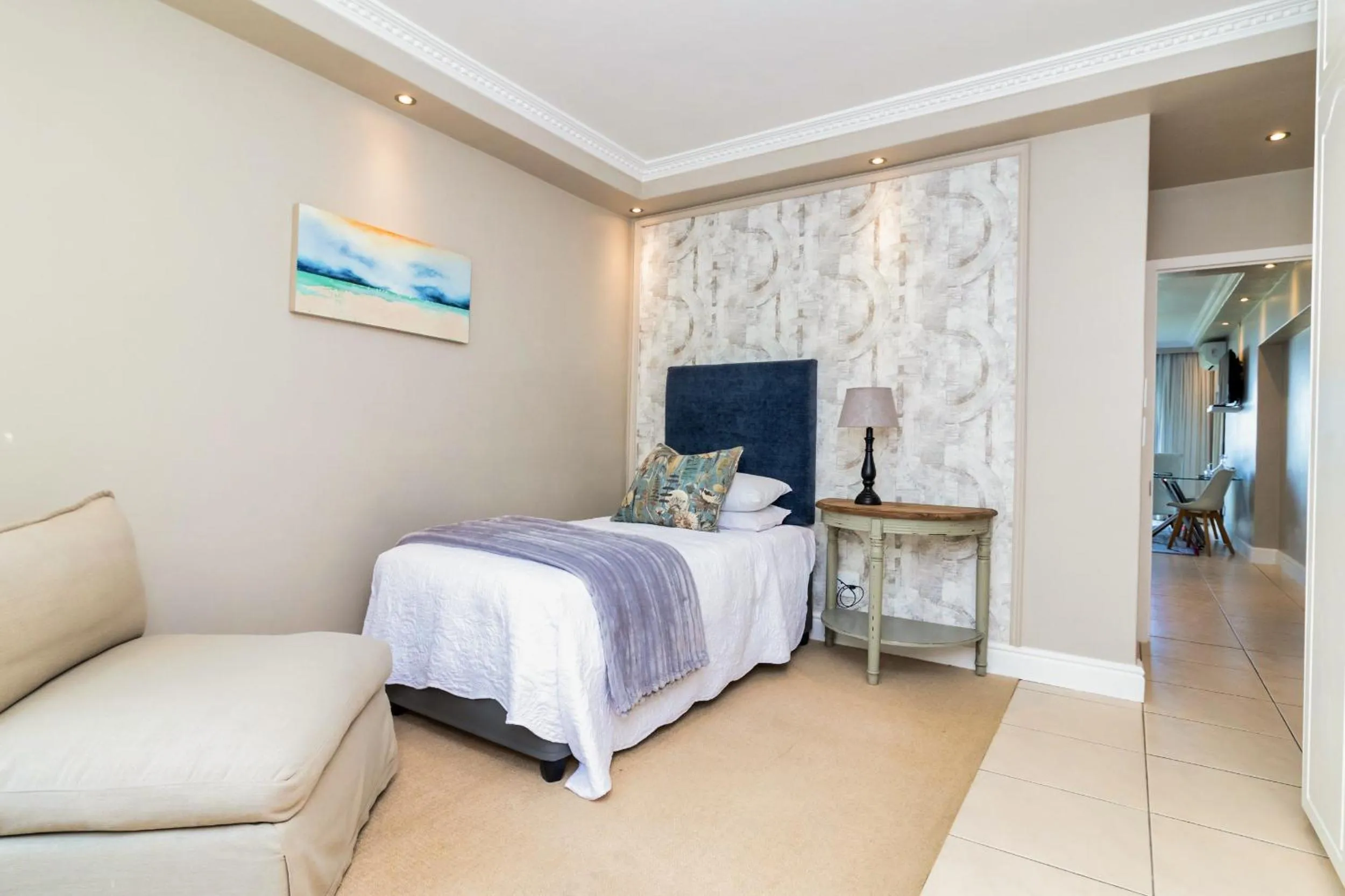 Bed in Hermanus Beachfront Lodge - Solar Power