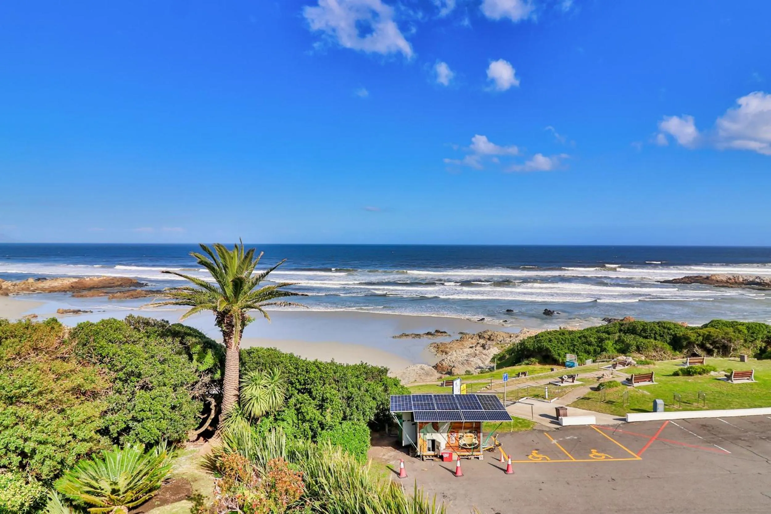 Hermanus Beachfront Lodge - Solar Power
