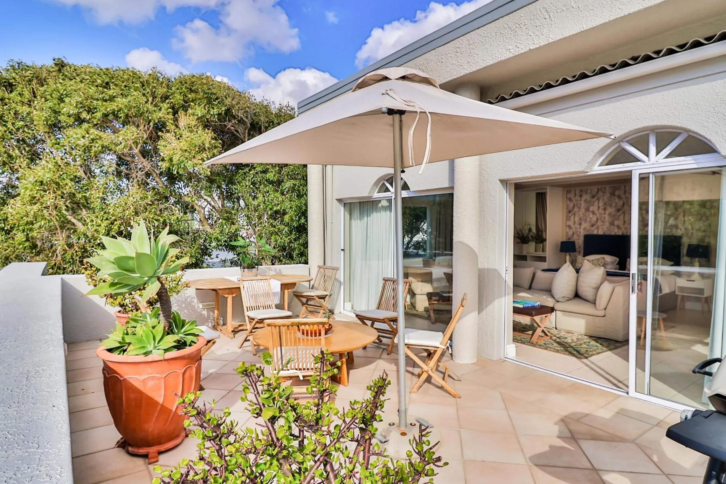 Hermanus Beachfront Lodge - Solar Power