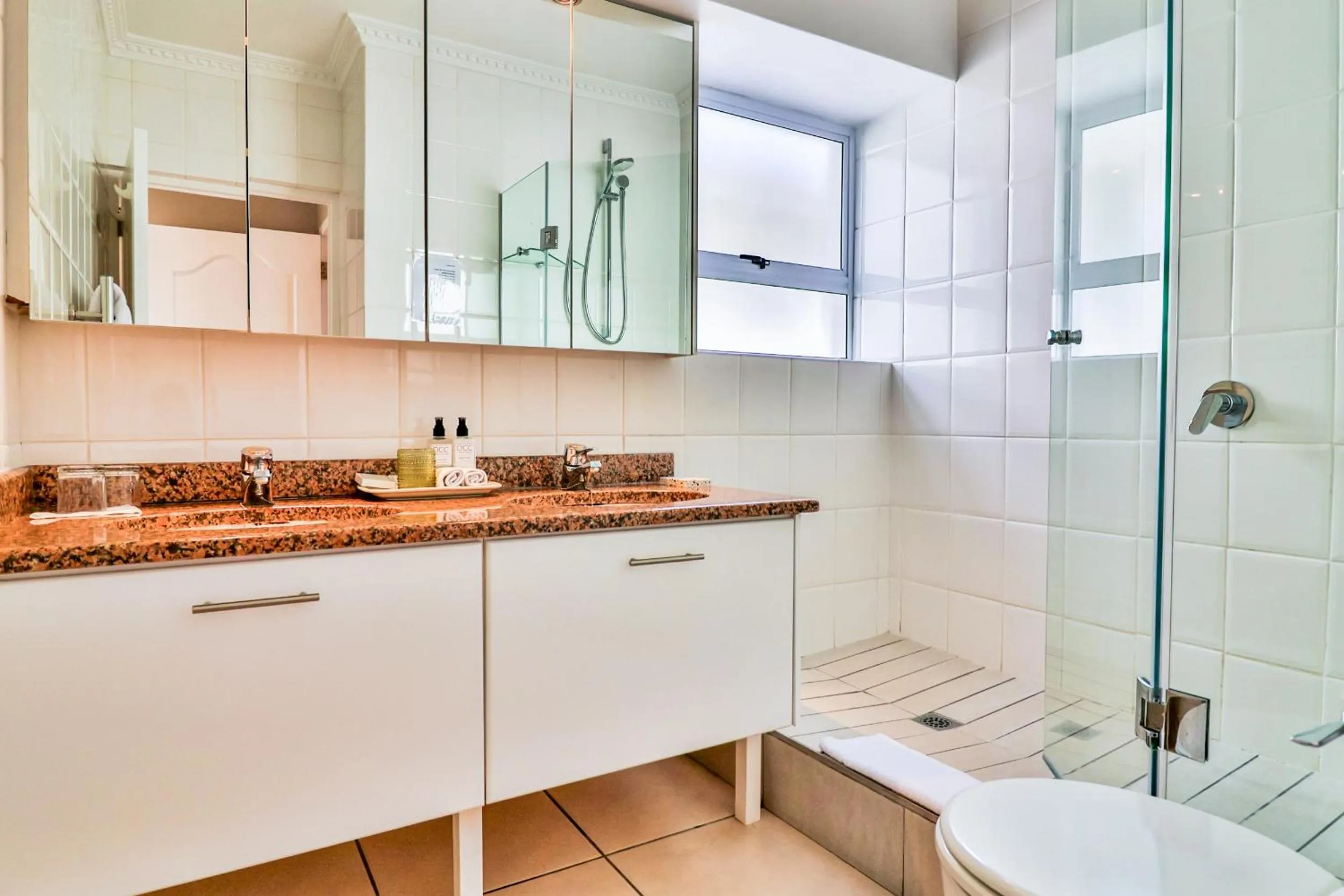 Hermanus Beachfront Lodge - Solar Power