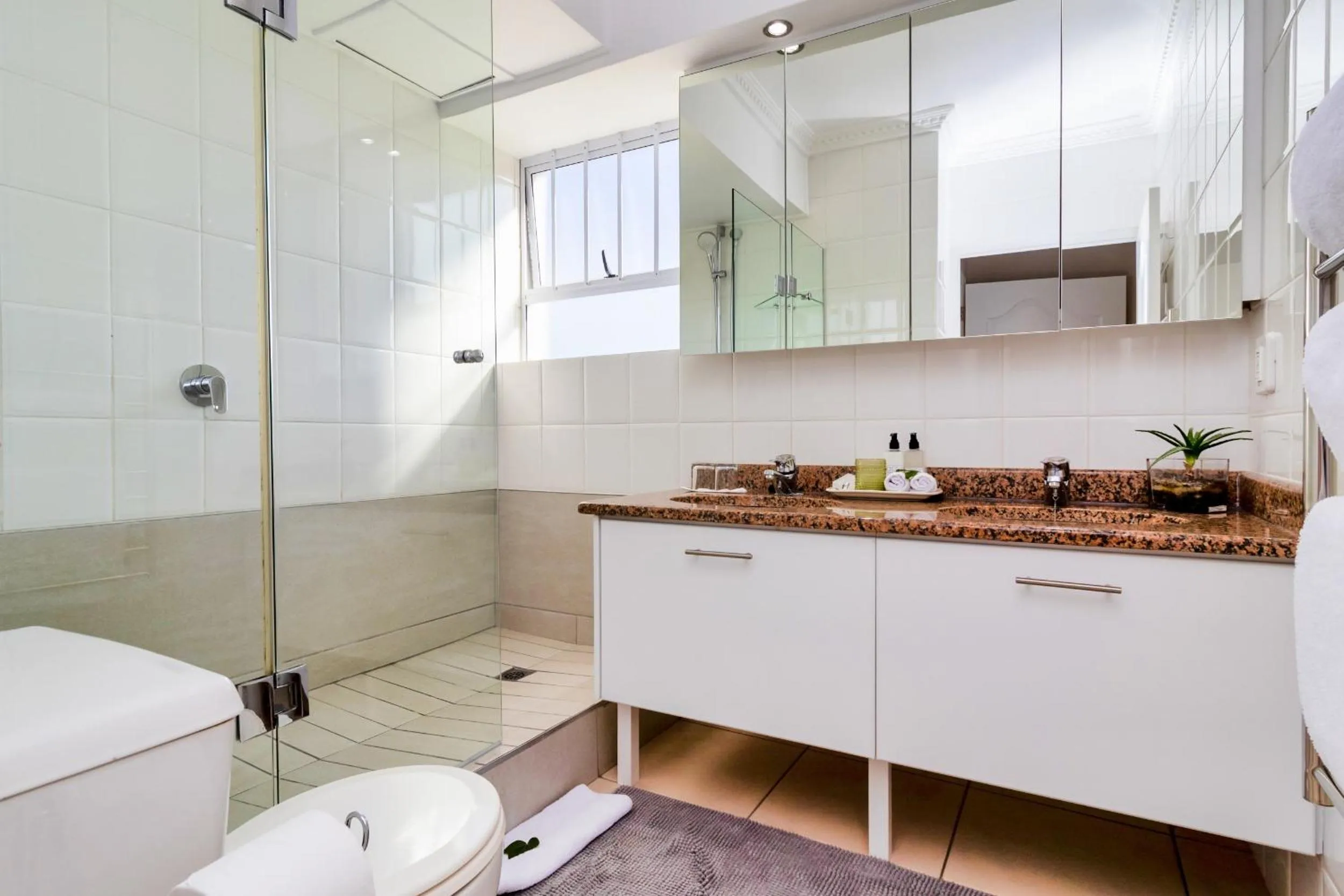 Hermanus Beachfront Lodge - Solar Power