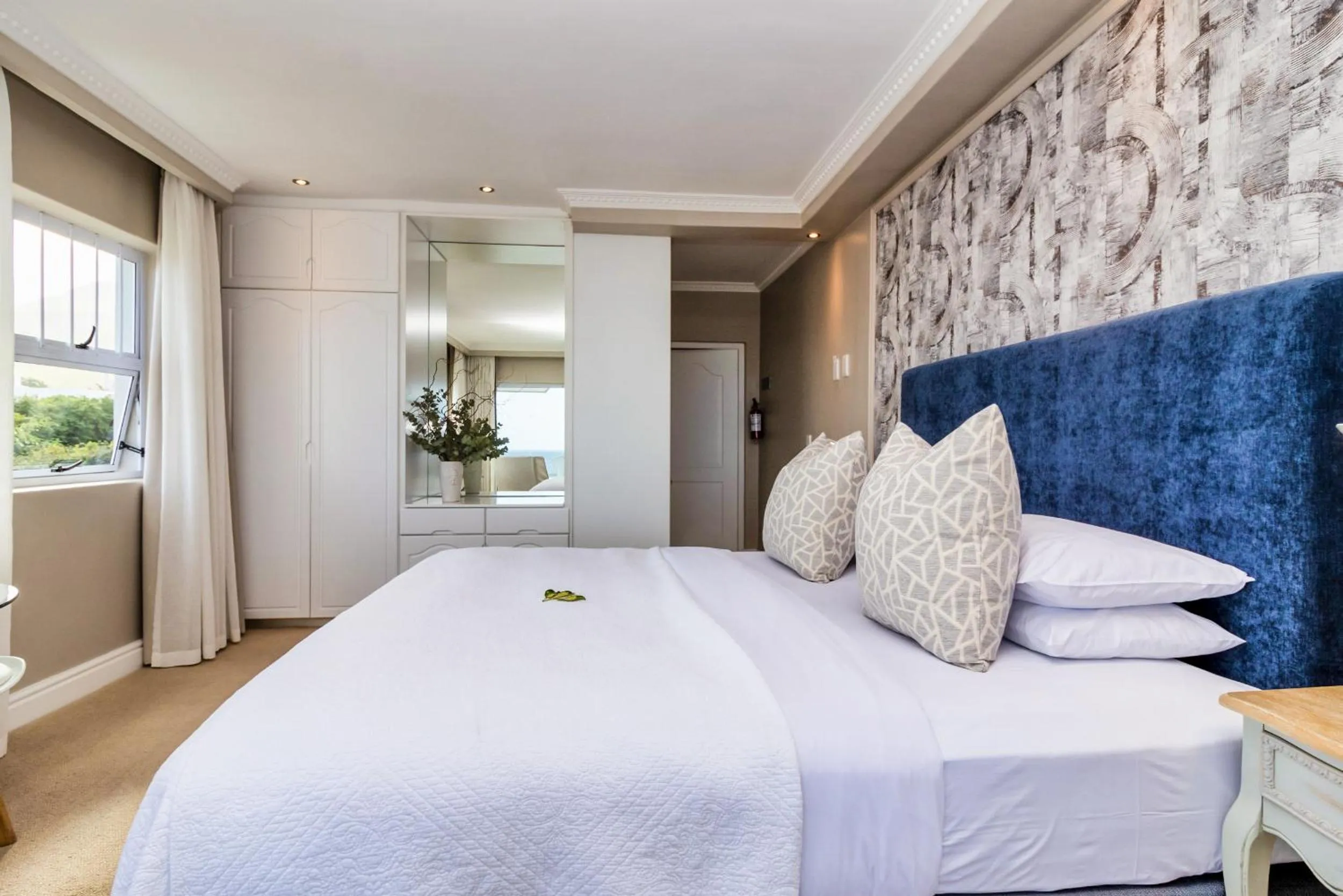 Bed in Hermanus Beachfront Lodge - Solar Power