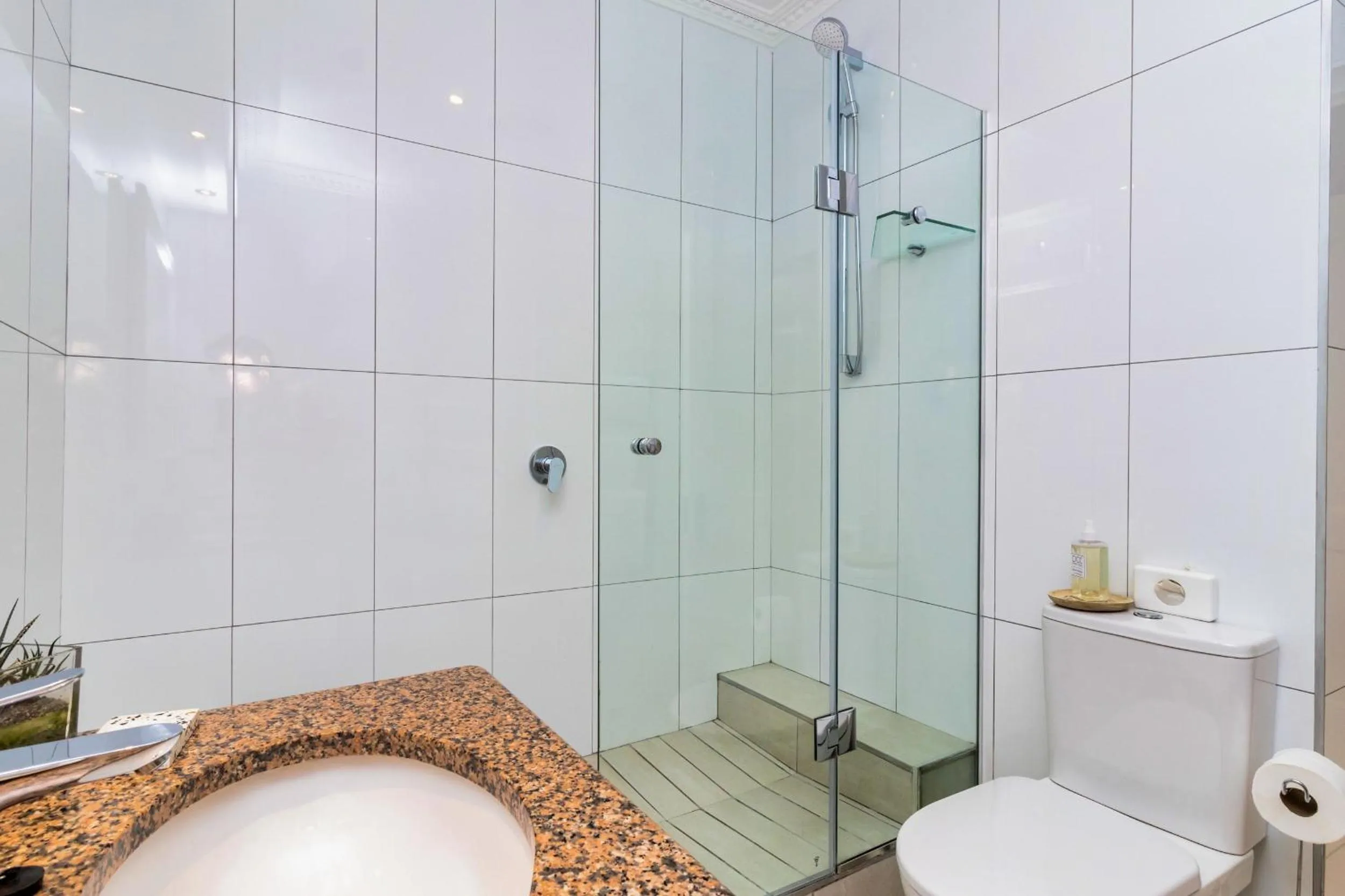 Hermanus Beachfront Lodge - Solar Power