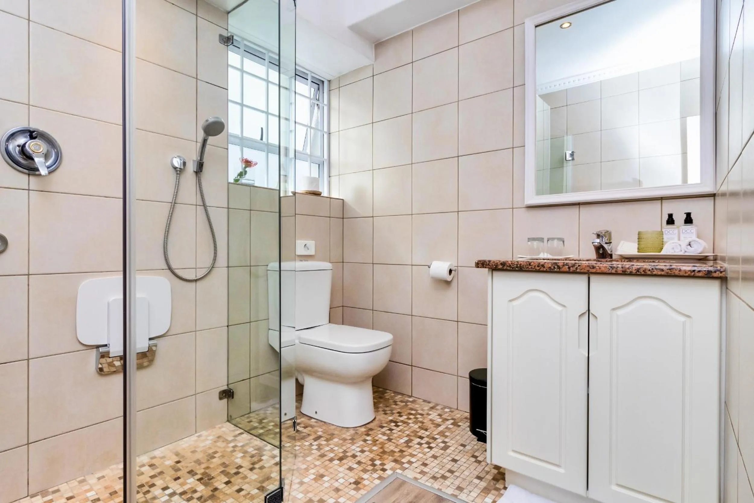 Hermanus Beachfront Lodge - Solar Power