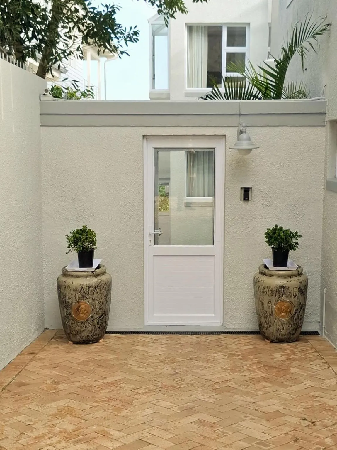 Hermanus Beachfront Lodge - Solar Power