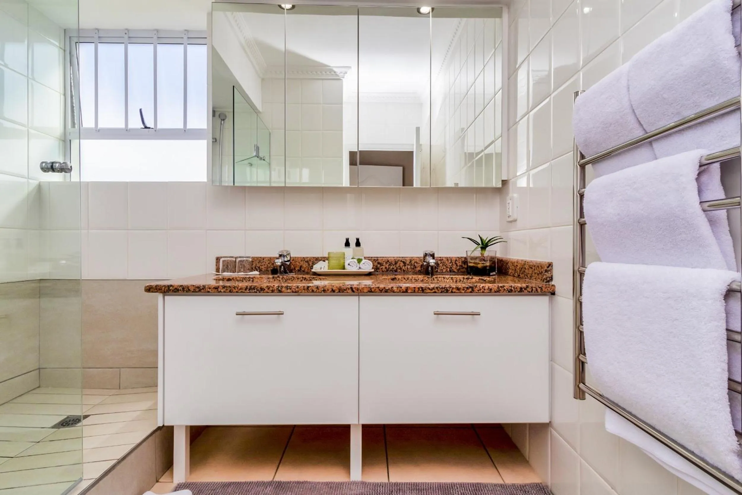 Hermanus Beachfront Lodge - Solar Power