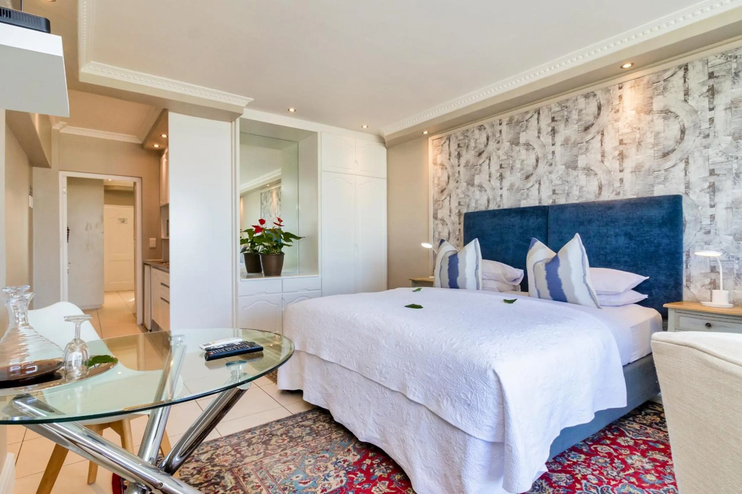 Bed in Hermanus Beachfront Lodge - Solar Power