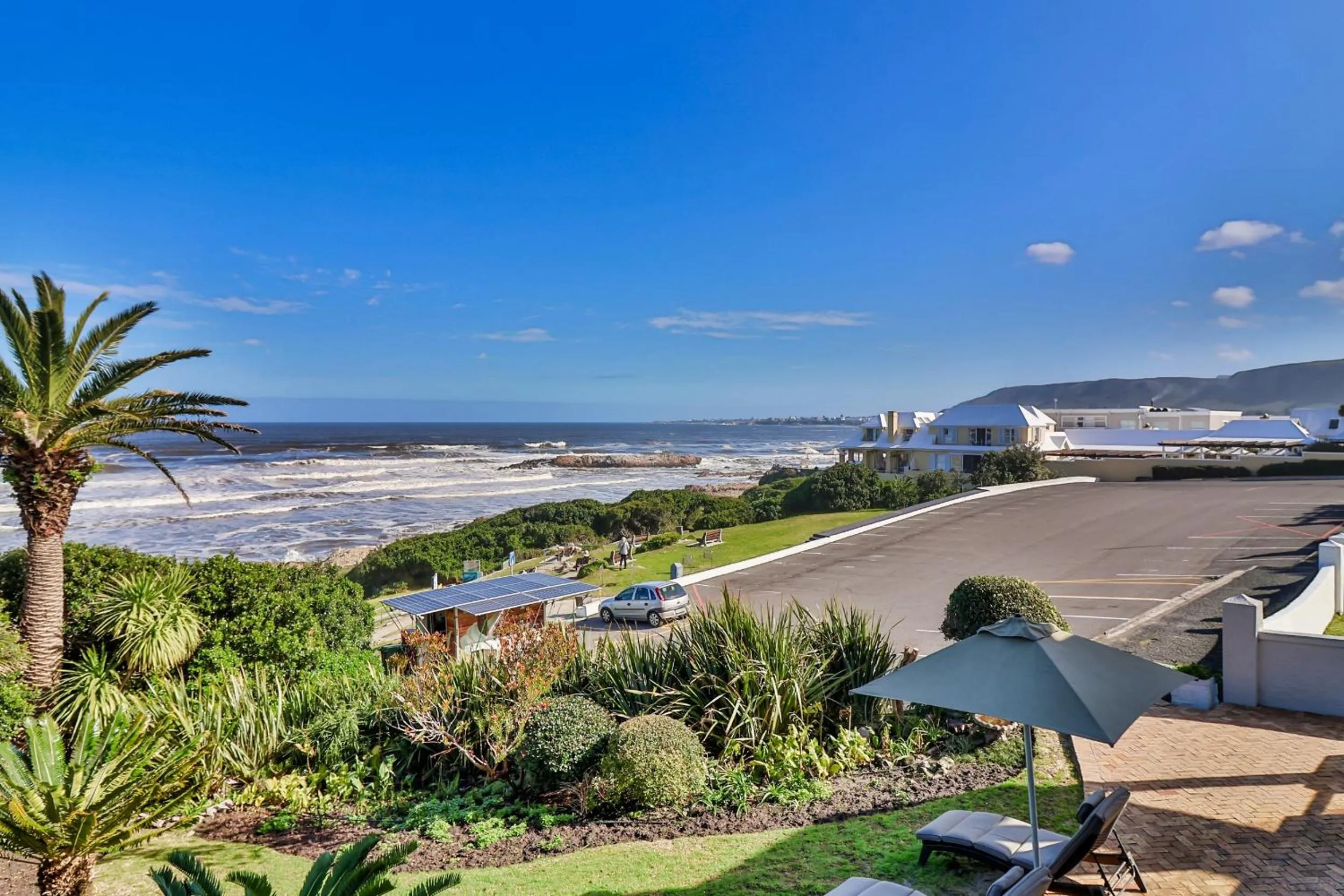 Hermanus Beachfront Lodge - Solar Power