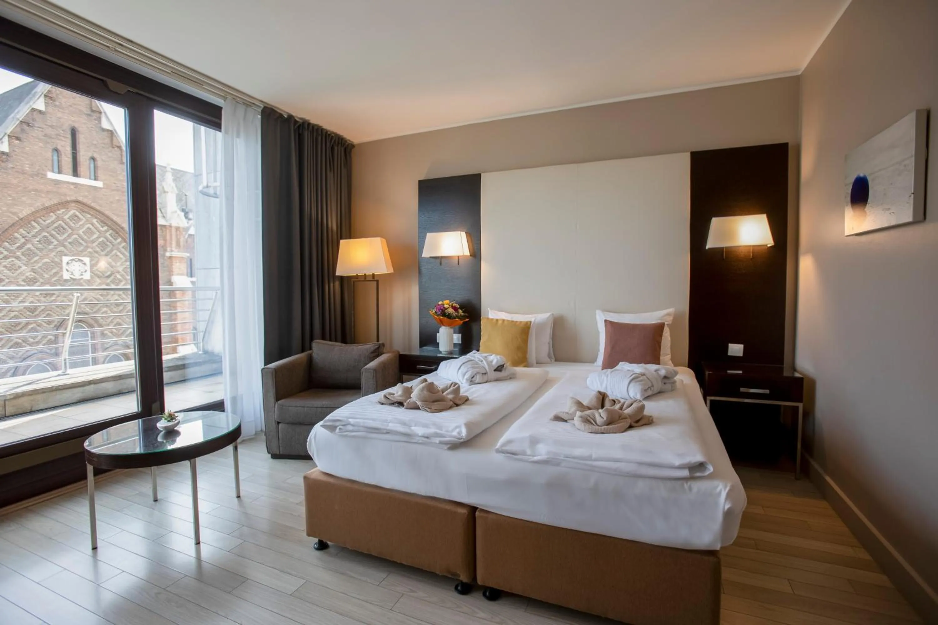 Bed in Lion's Garden Hotel