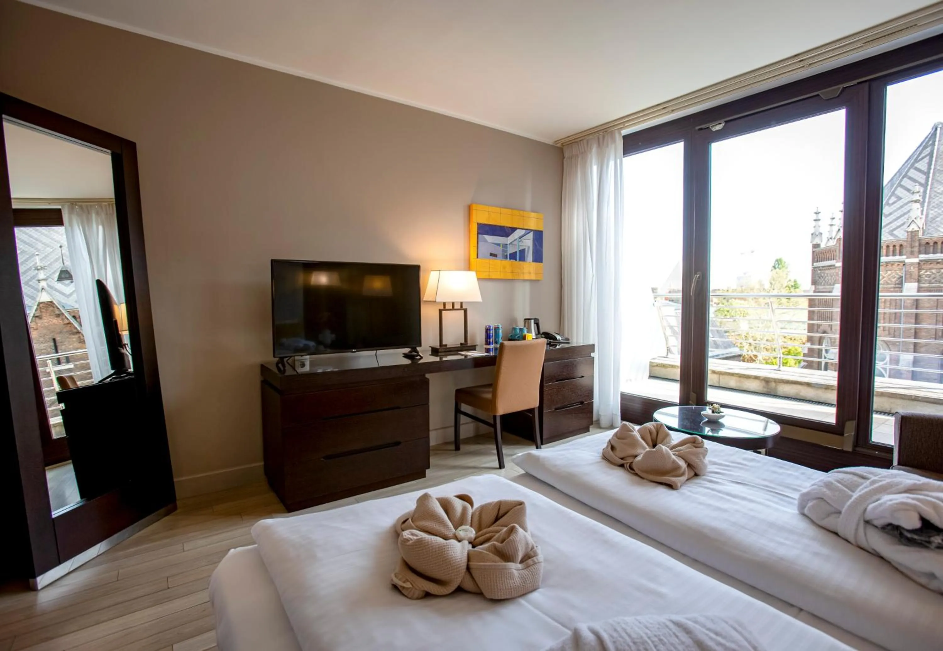 Photo of the whole room, Bed in Lion's Garden Hotel