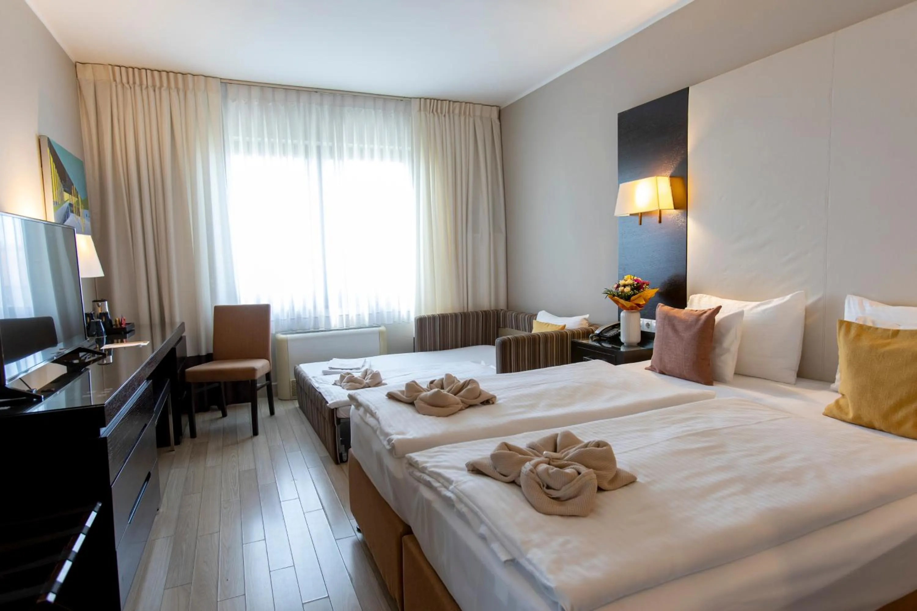 Bed in Lion's Garden Hotel