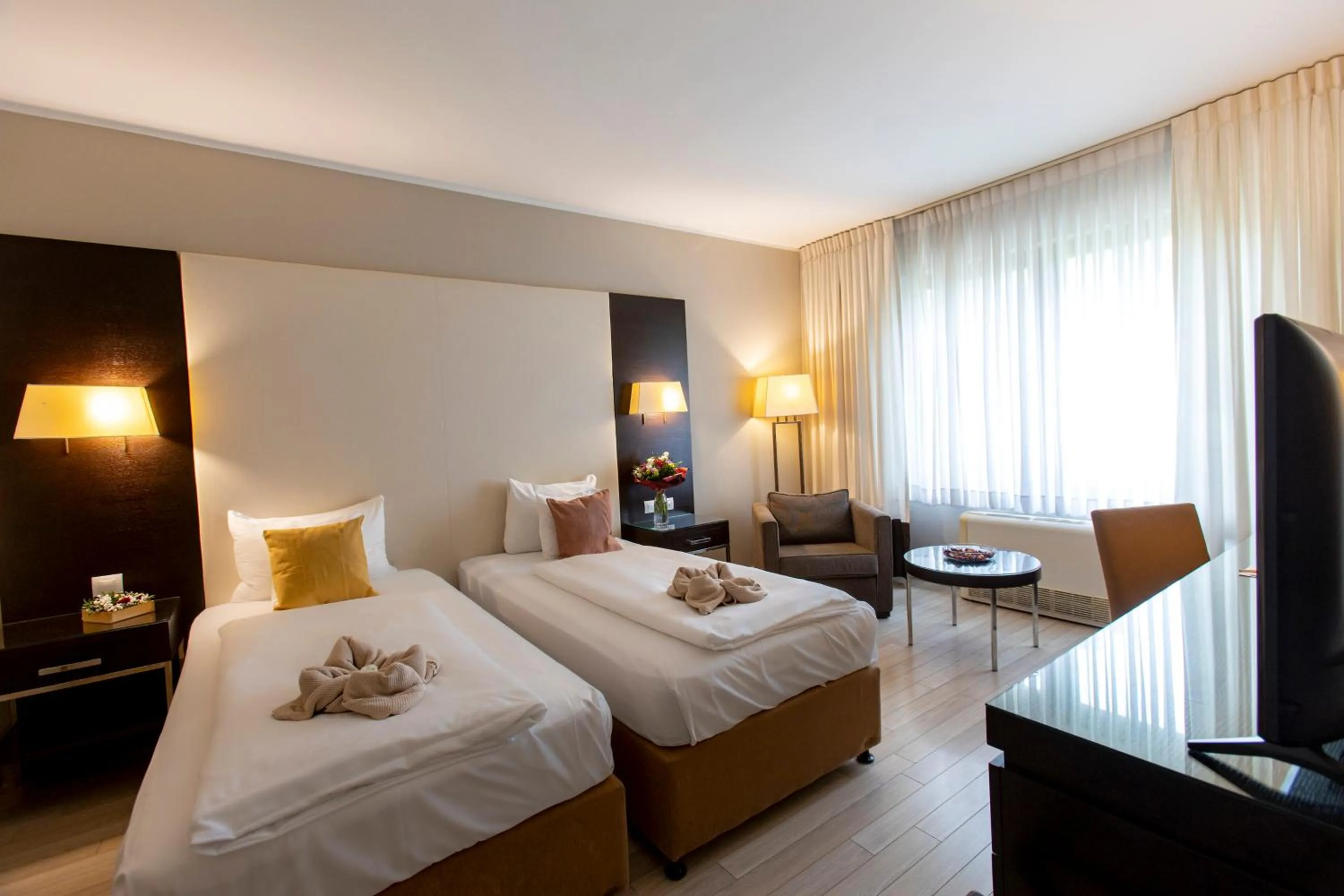 Bed in Lion's Garden Hotel