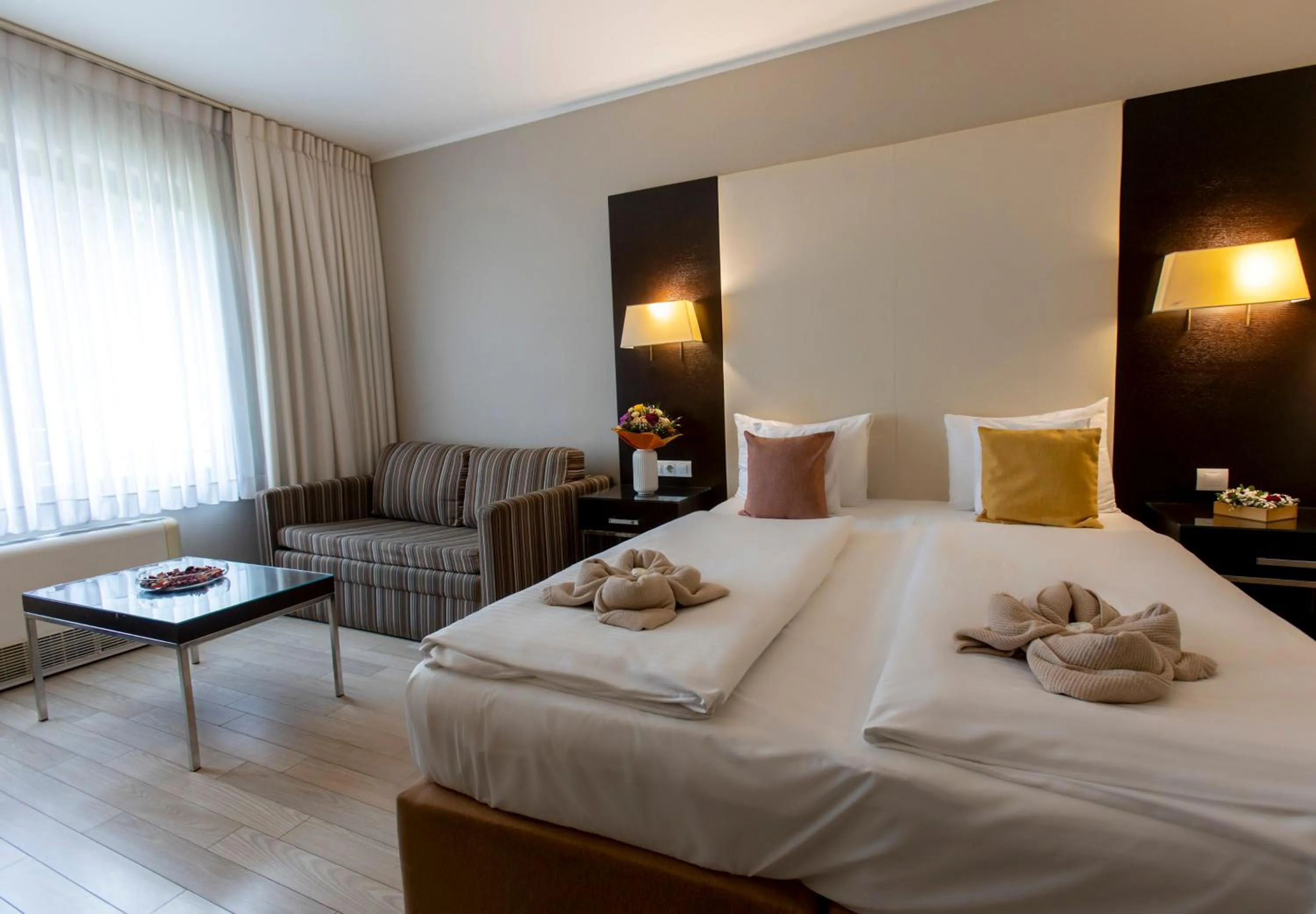 Bed in Lion's Garden Hotel