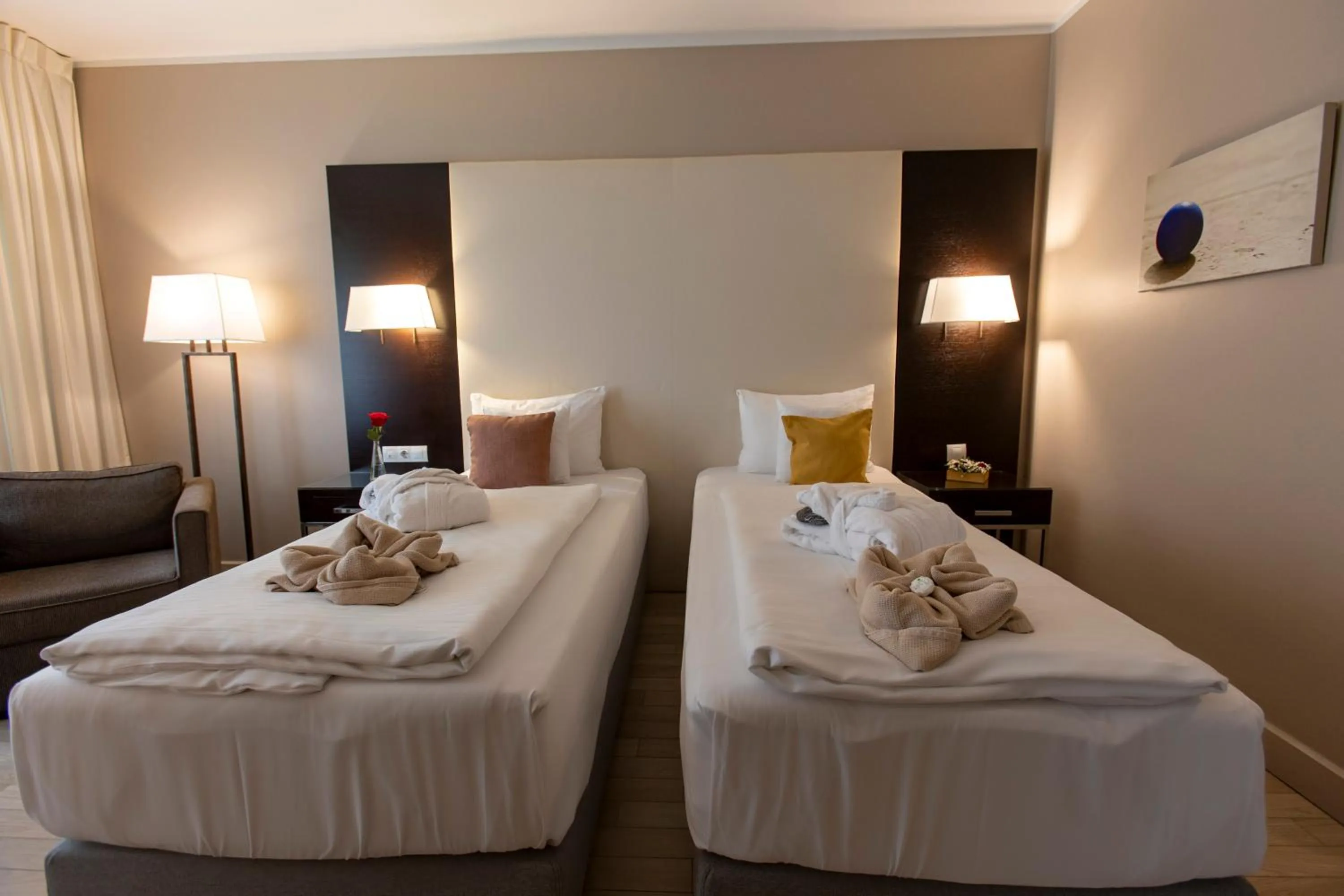 Bed in Lion's Garden Hotel