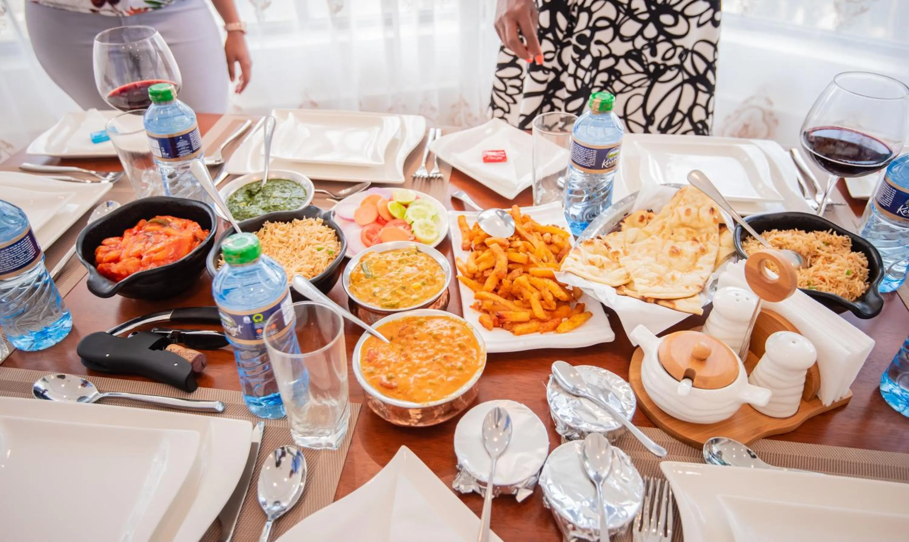 Restaurant/places to eat in The Crossroads Hotel, Westlands