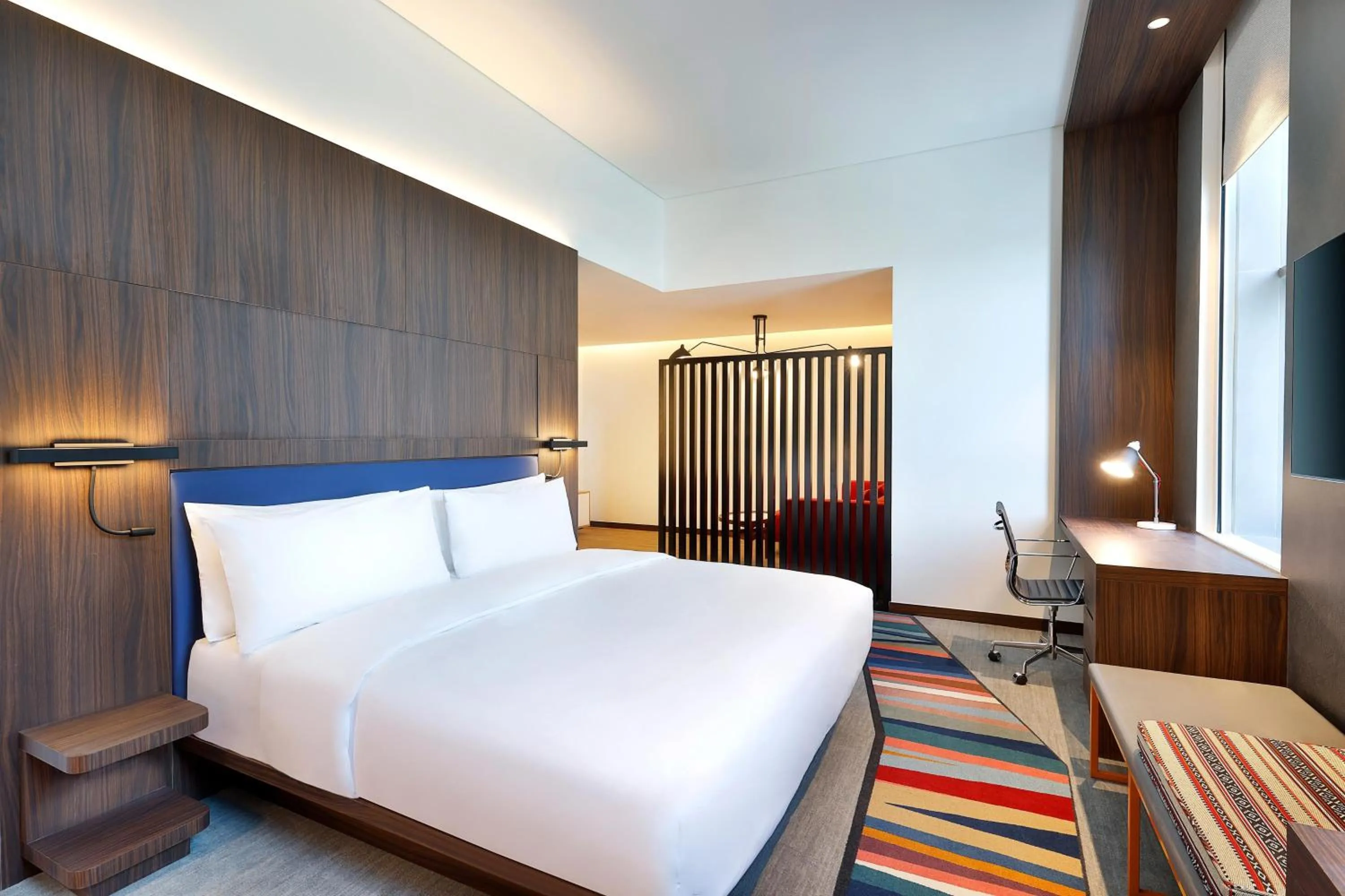 Photo of the whole room, Bed in Aloft Dubai Airport