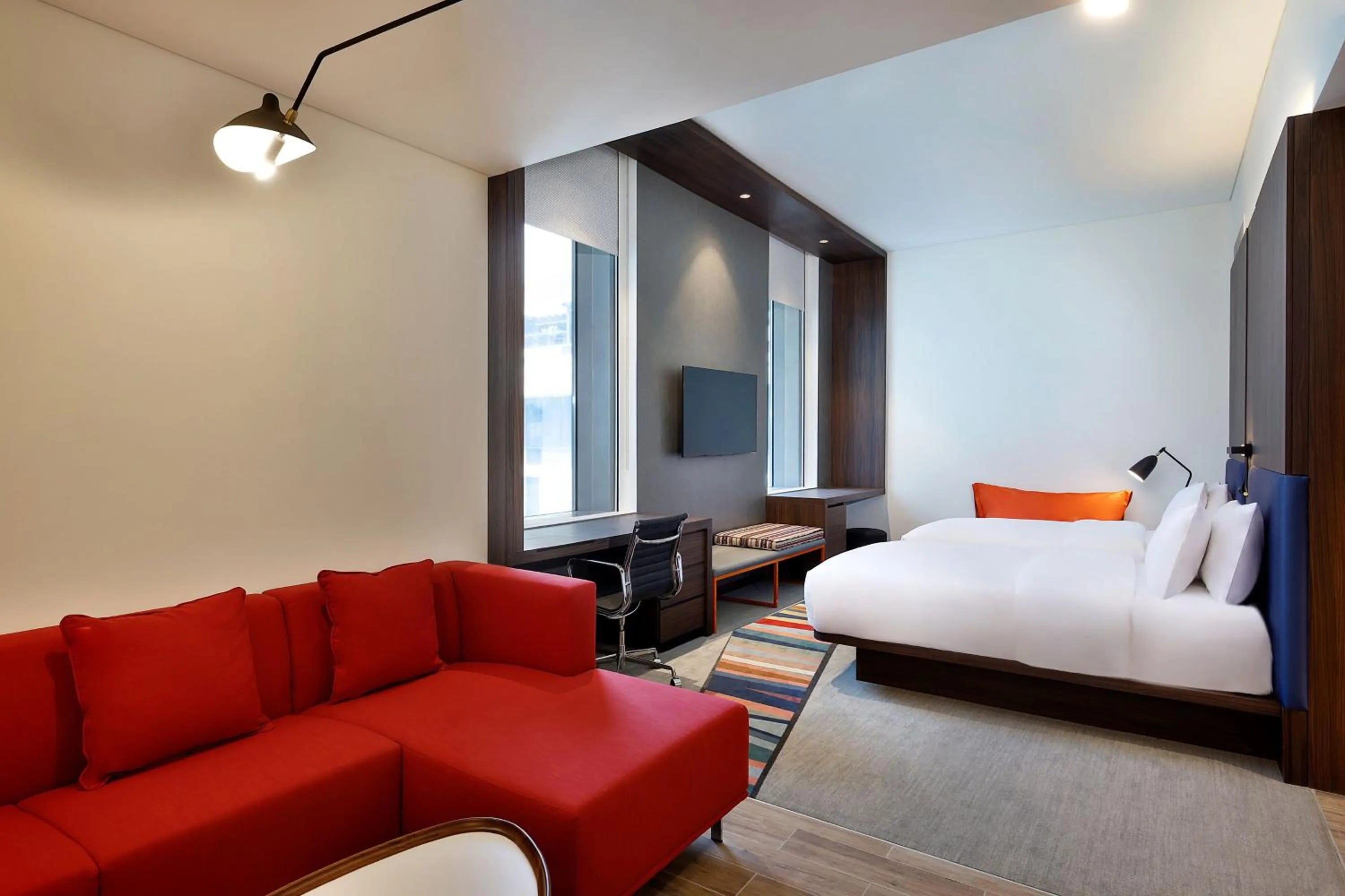 Photo of the whole room, Bed in Aloft Dubai Airport