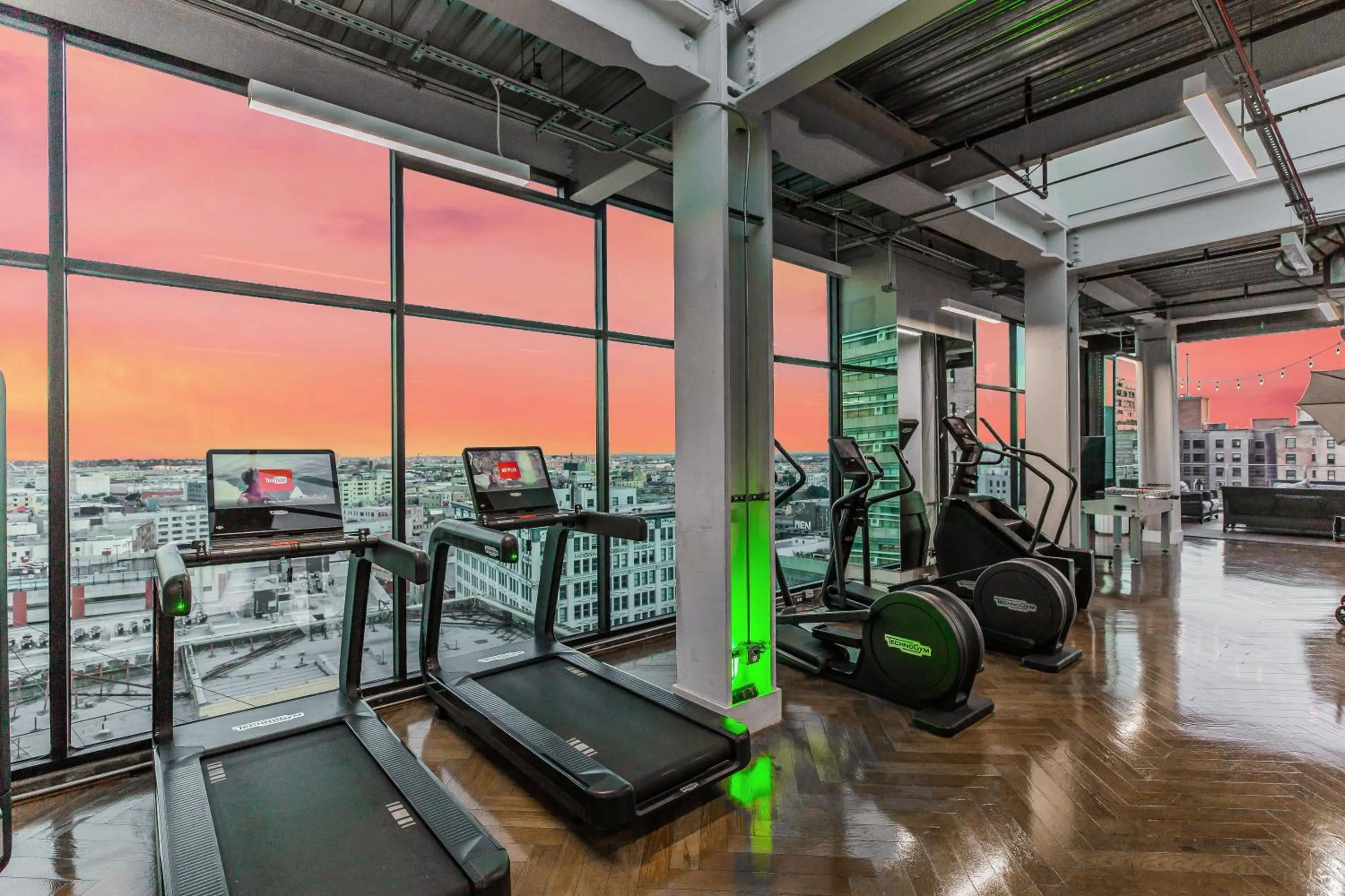 Fitness centre/facilities in One Lux Stay HWH Downtown Los Angeles