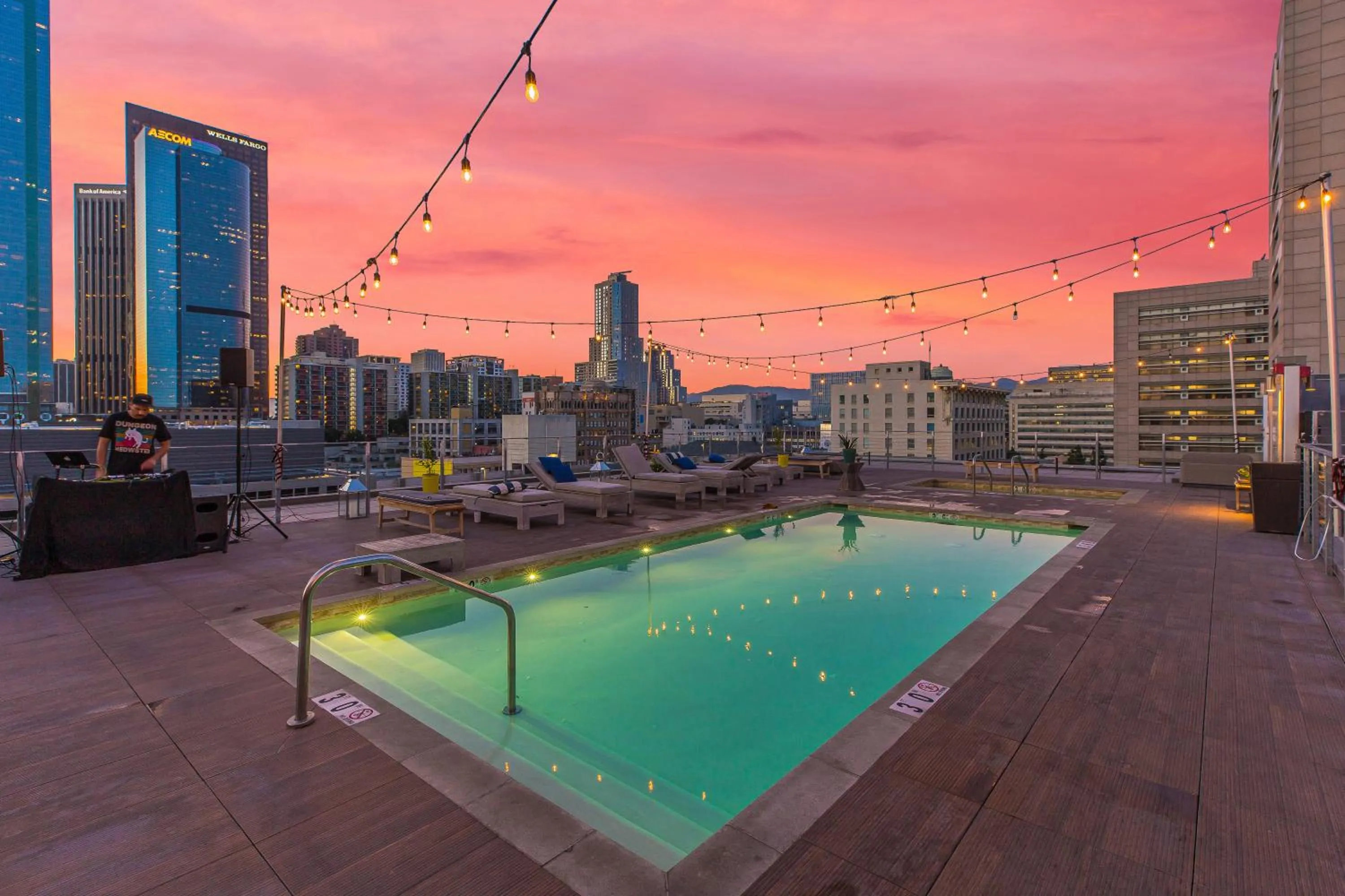 Swimming pool in One Lux Stay HWH Downtown Los Angeles