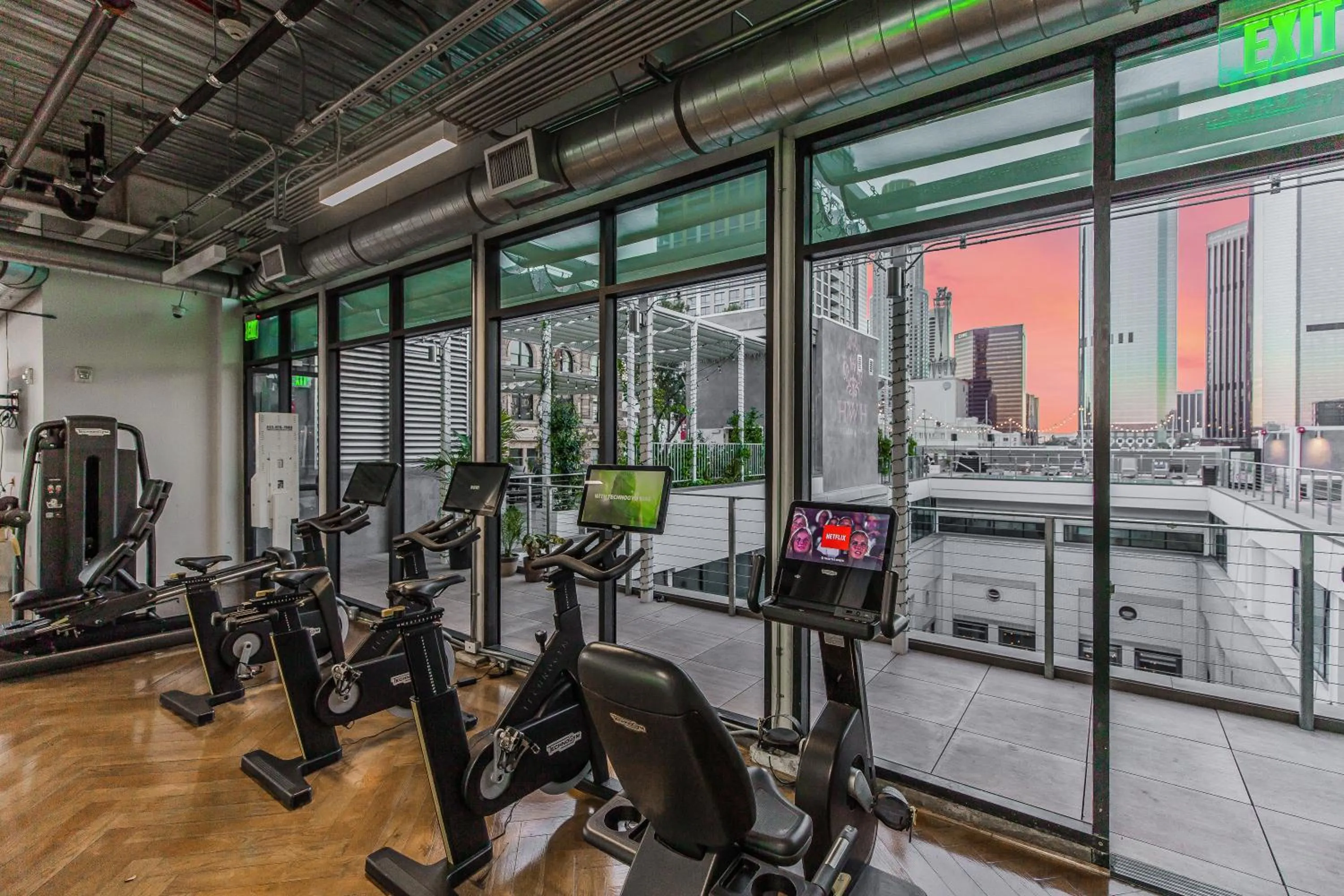 Fitness centre/facilities in One Lux Stay HWH Downtown Los Angeles