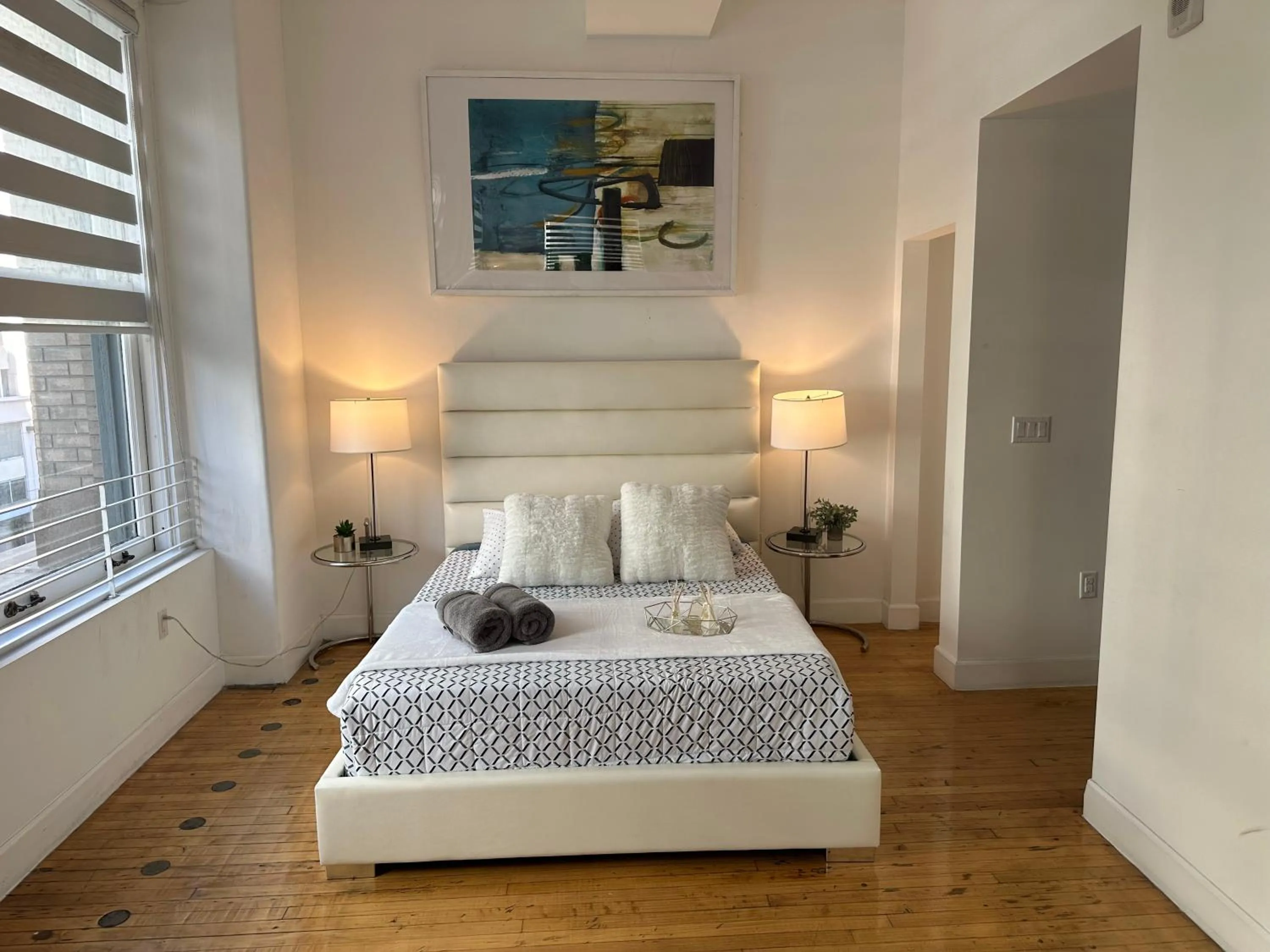 Bedroom, Bed in One Lux Stay HWH Downtown Los Angeles