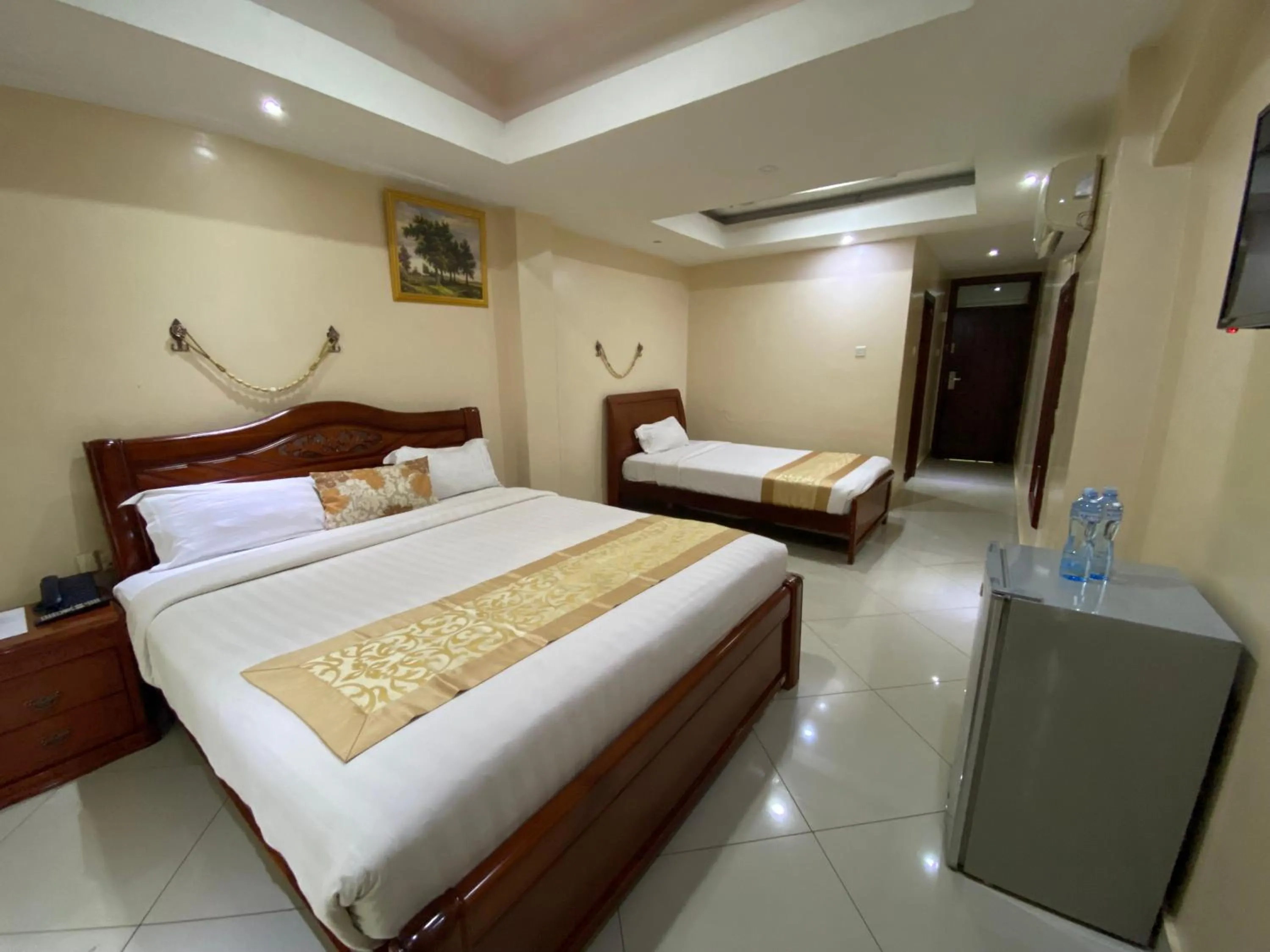 Shower, Bed in La Grande Hotel