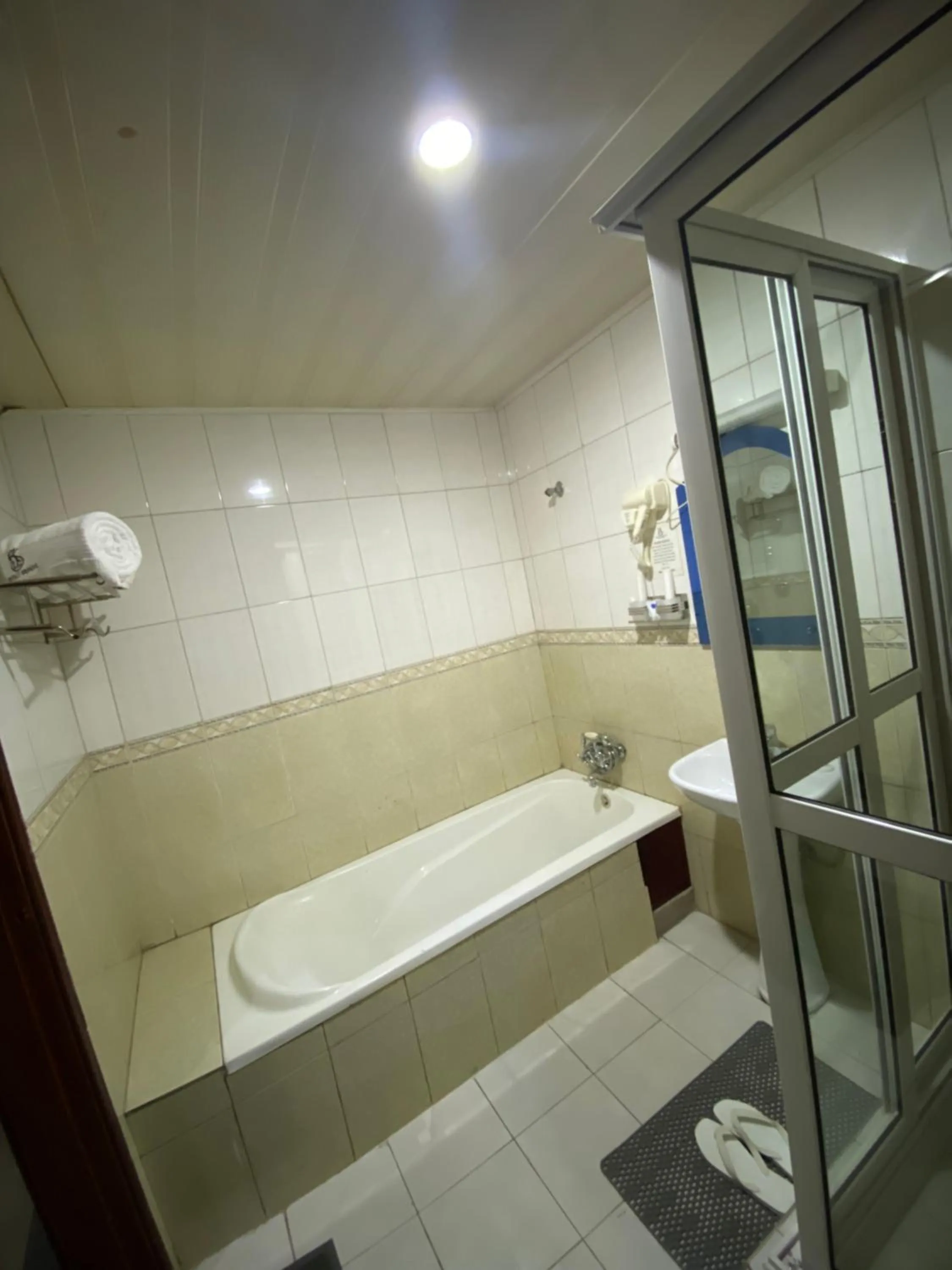 Shower in La Grande Hotel