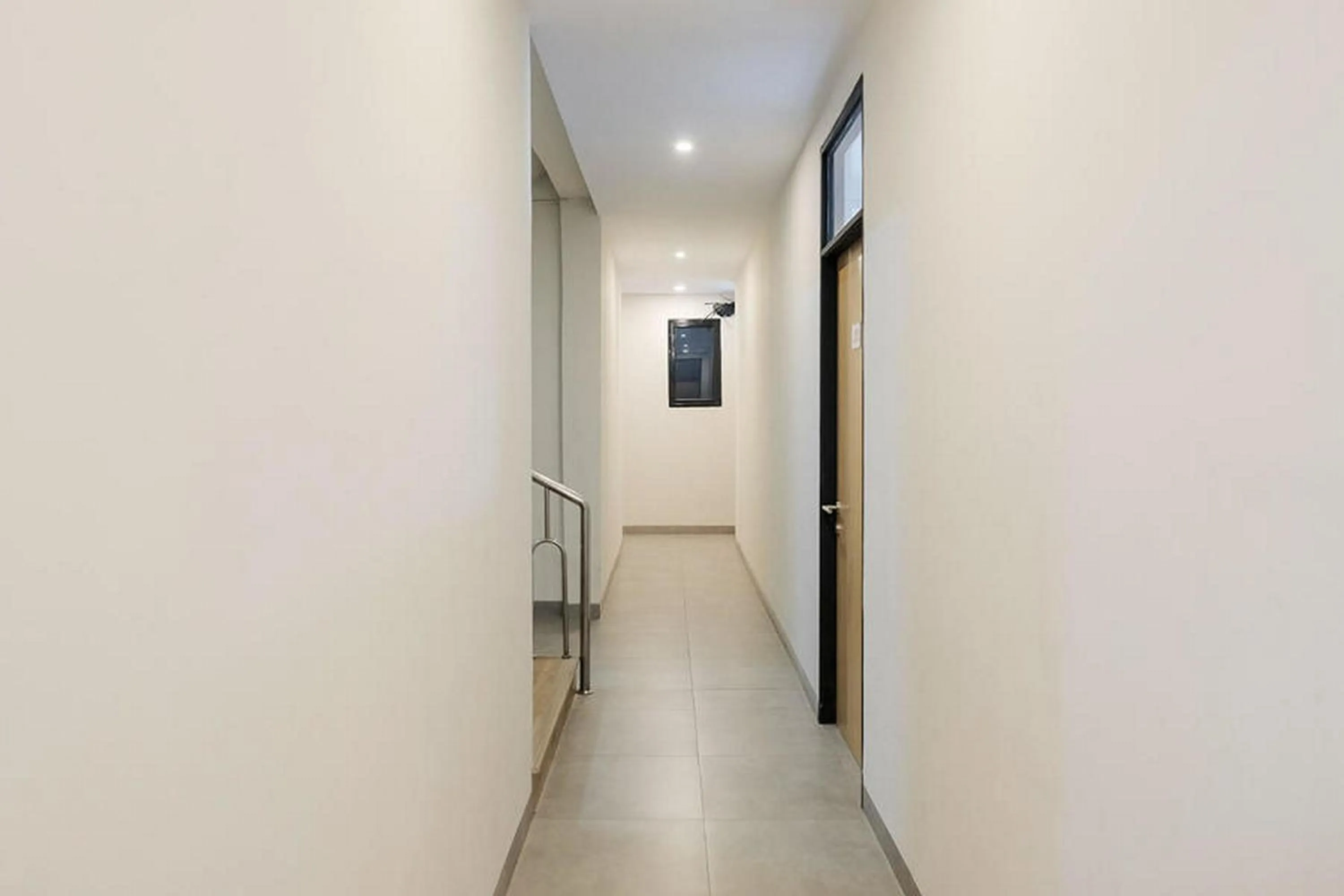 RedDoorz Plus near Taman Anggrek Mall