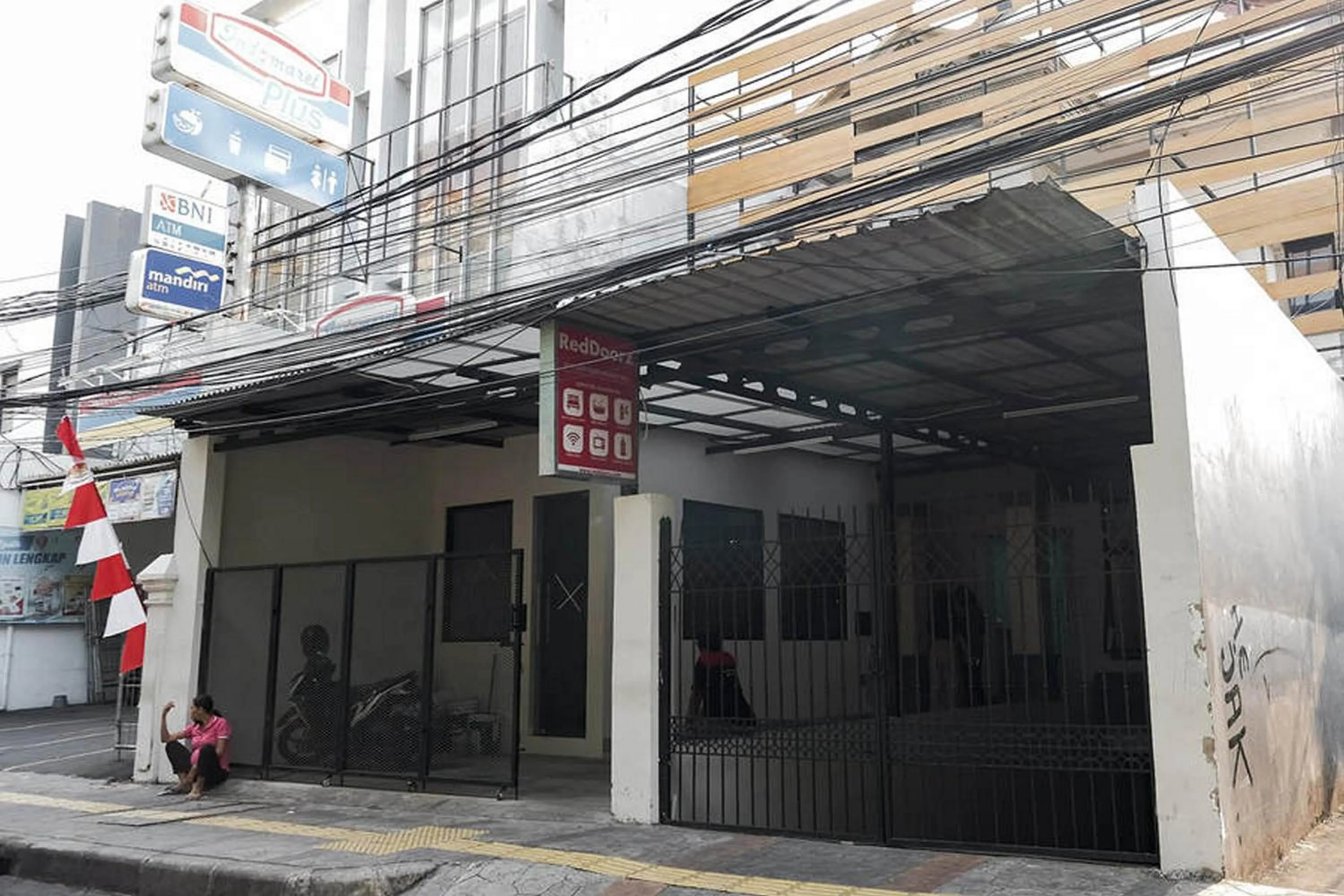 Property logo or sign in RedDoorz Plus near Taman Anggrek Mall