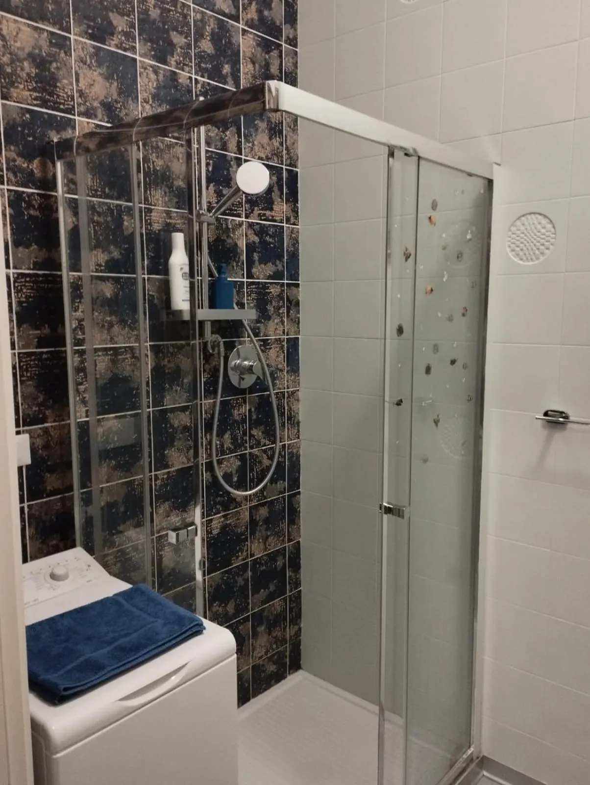 Shower in Guesthouse Calvart25