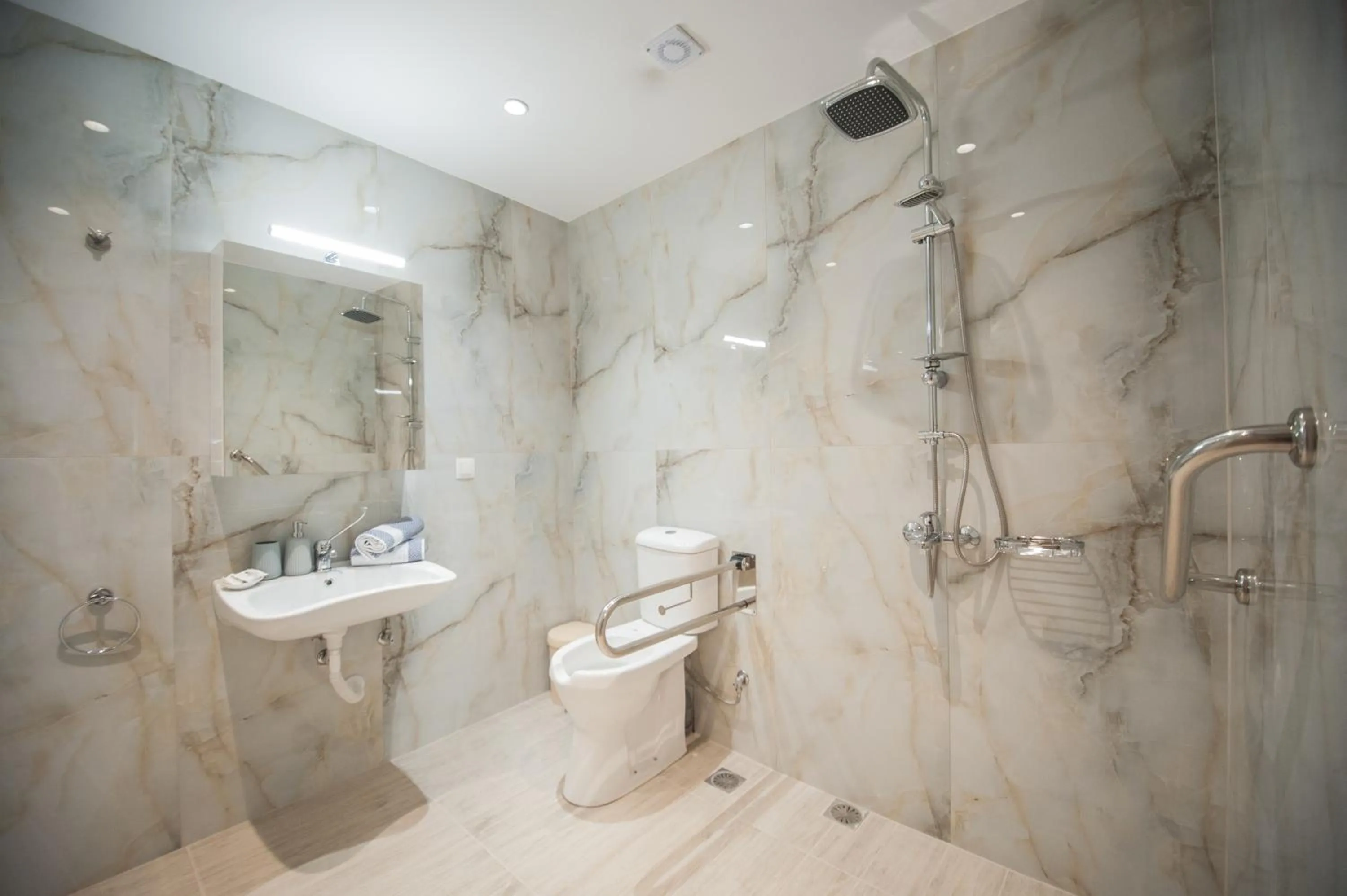 Bathroom in NIKI'S apartments