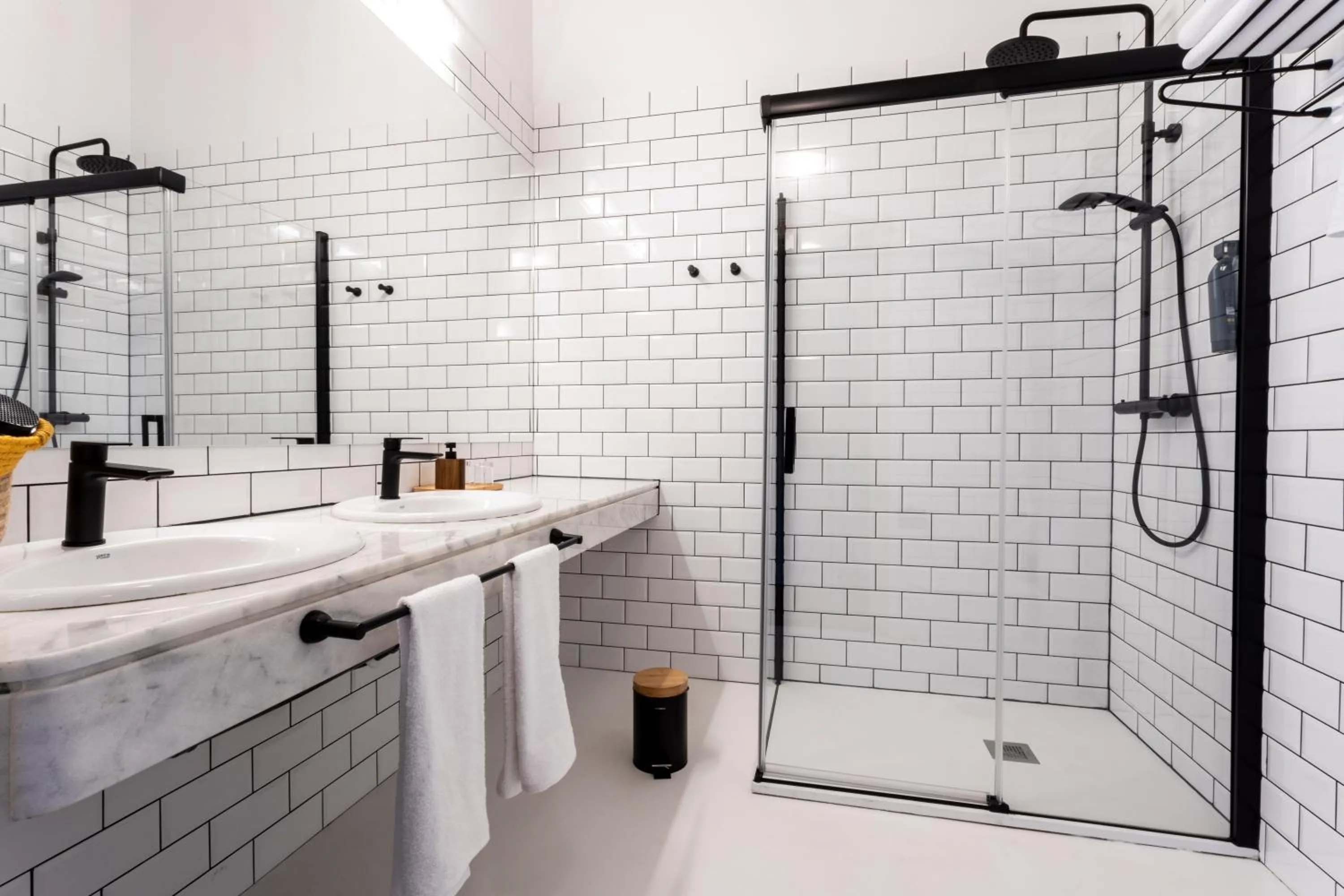 Shower in No-Mad Green Hotel